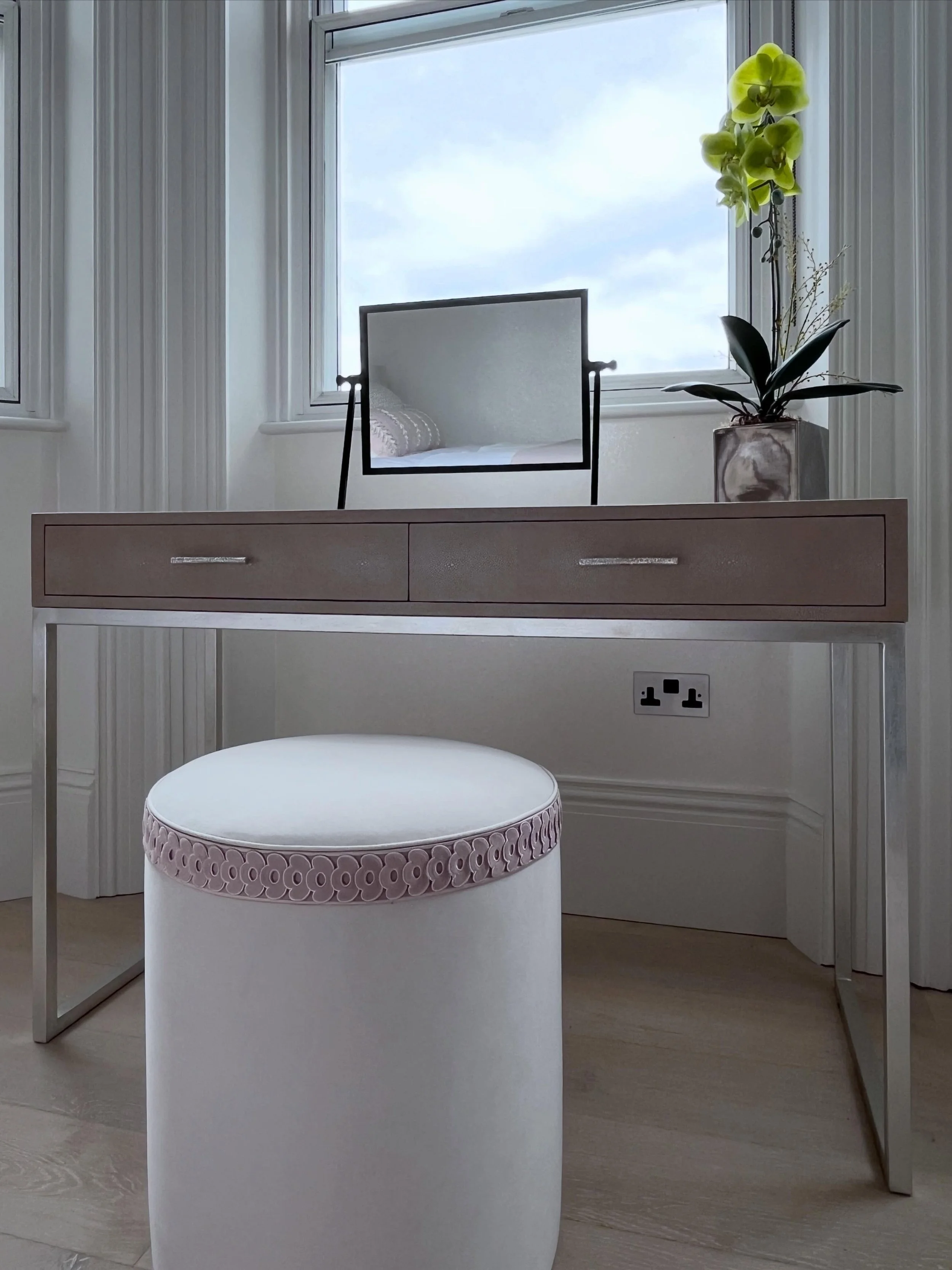 Spotlight on this sweet little bay in the Mansion block. 

Swipe to see a close-up of the beautiful trim on the stool and also the horror show progress shot!

Shere Madness is a boutique interior design studio. We specialise in timeless interiors wit