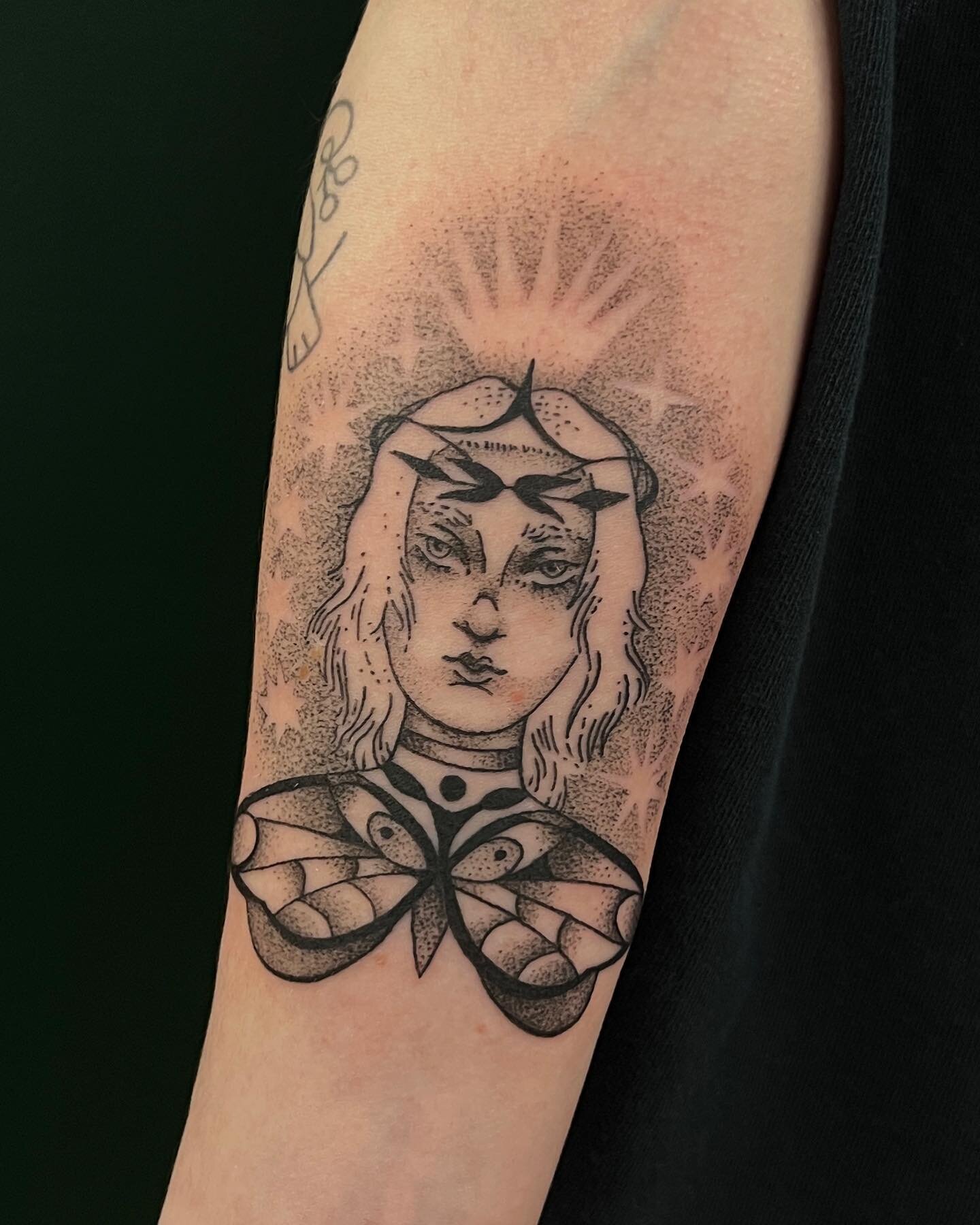 Loved doing this from my flash today! Thanks so much Emily 🖤 I&rsquo;d love to do more with this sort of dotwork negative space background!

#bostontattooartist #bostontattoo #newenglandtattoonetwork #dotwork #dotworktattoo #dotworkers #blackwork