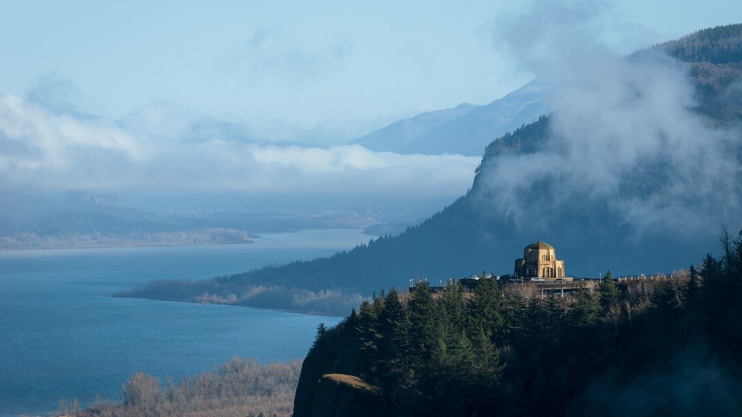 Vista House at Crown Point in the fog.