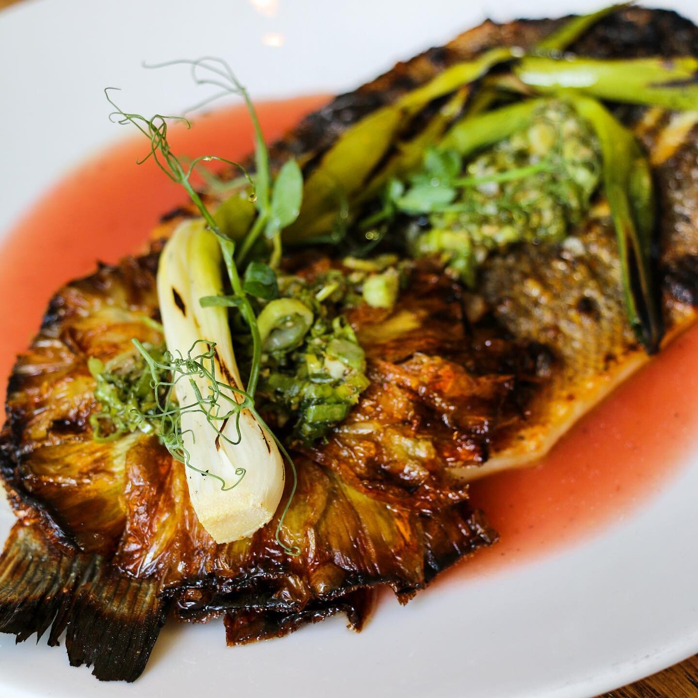 Now that it&rsquo;s the TAIL end of the week, what are your weekend plans? 🐟

Grilled Branzino: grilled artichoke, green garlic, rhubarb 

#bostonfoodies #bostonfood #bostoneats #bostonreataurants #boston #backbay #seafood #bostonseafood #bostonbars