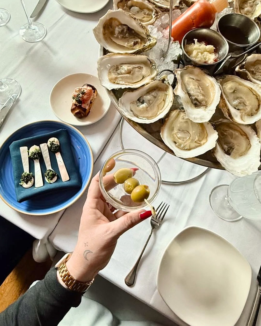 Some things&mdash;like martinis, caviar spoons, and oysters&mdash;are simply better with company.

📸: @high_priestess_ri_