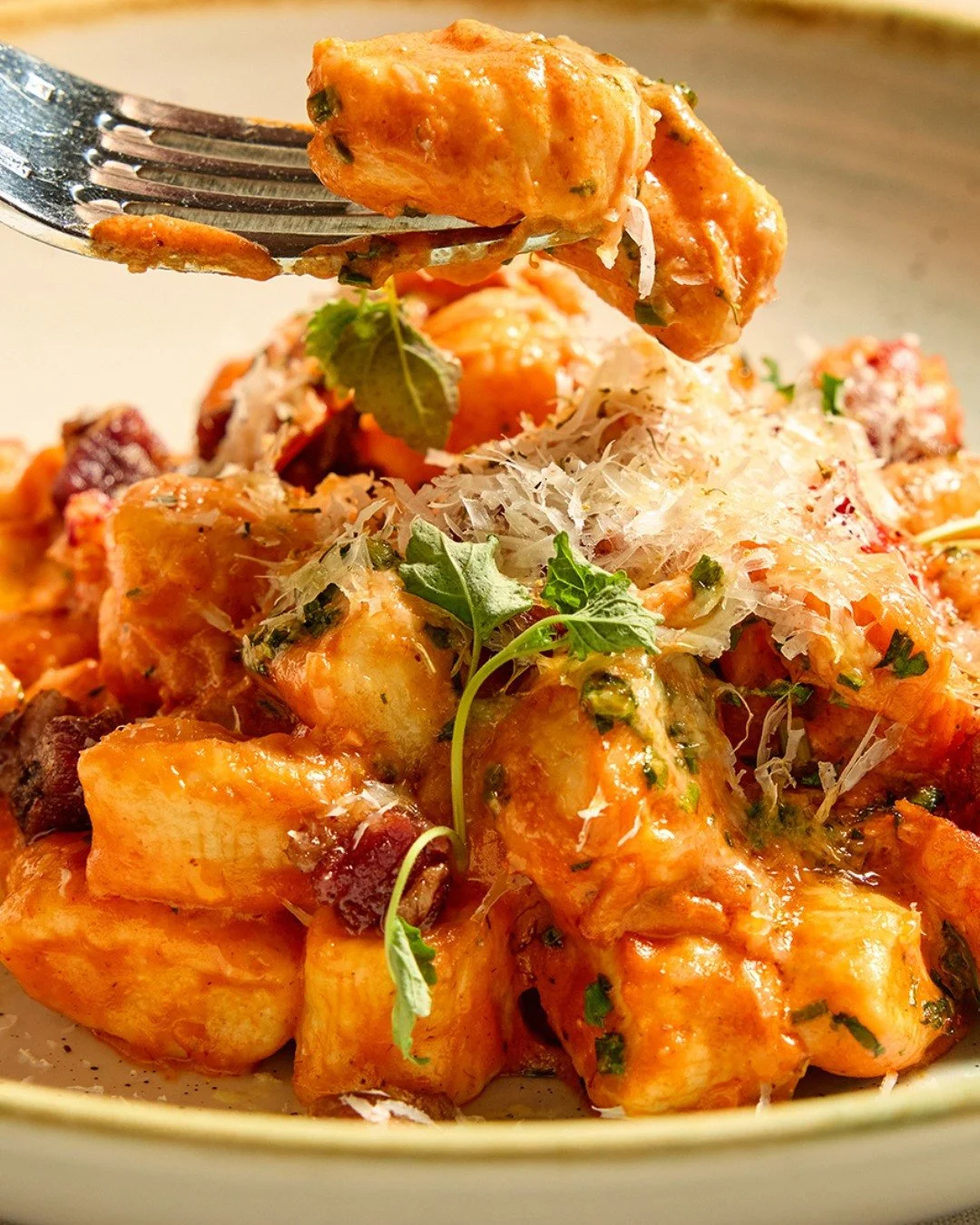 Meet our Lobster Gnocchi: tender potato dumplings with rich amatriciana sauce, crisp Berkshire pork belly, and aged Pecorino Romano. Dinner's calling....

📸 @briansamuelsphotography