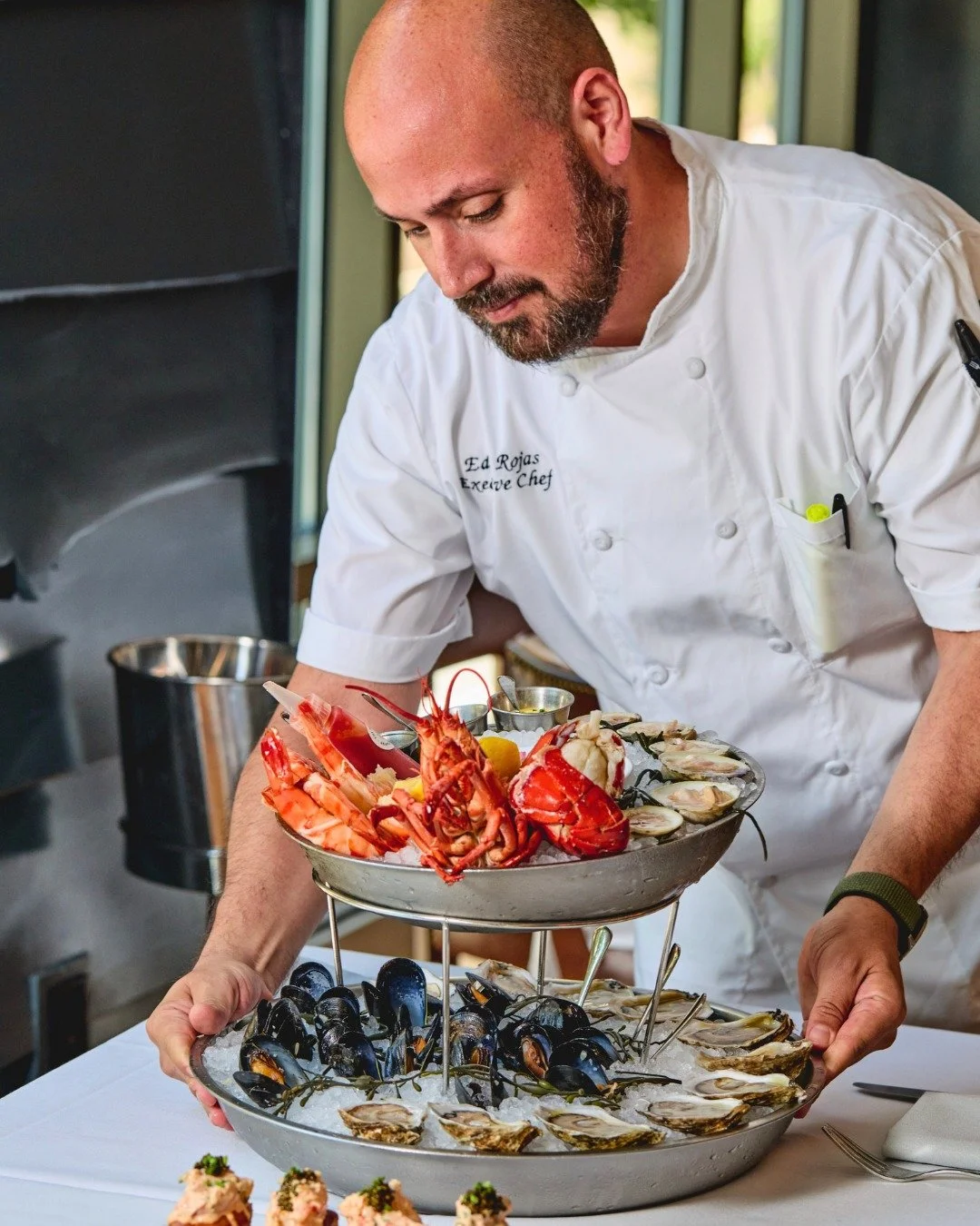 Start your evening with a showstopper: our seafood towers, layered with clams, shrimp, mussels, lobster tail, and crudo.

📸 @briansamuelsphotography