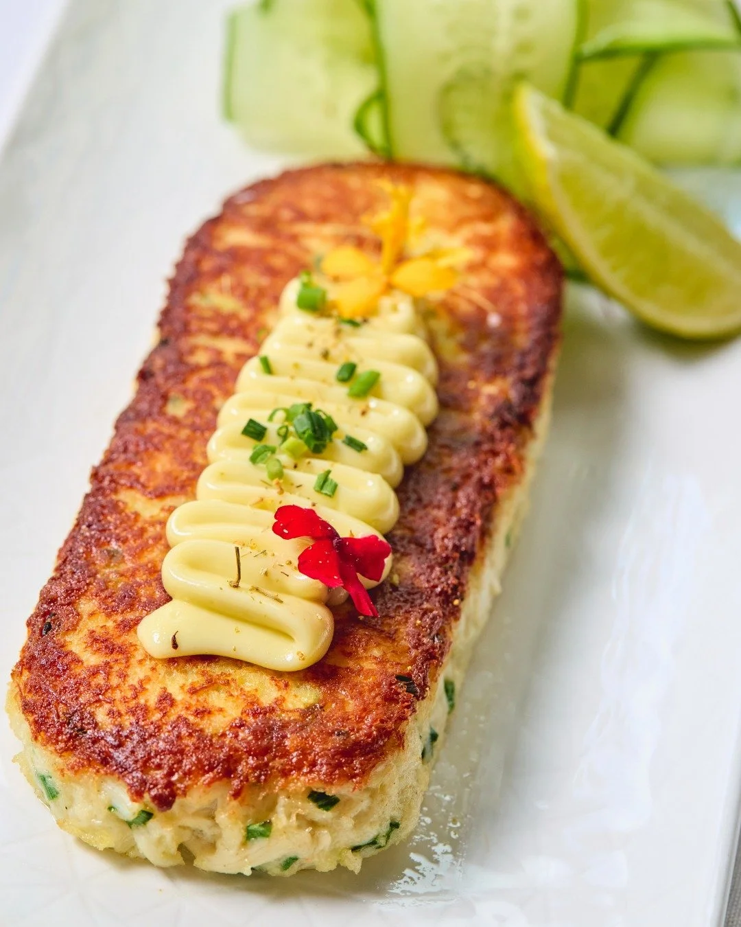 Start your meal right on the right note with our Crab Cake.

📸 @briansamuelsphotography
