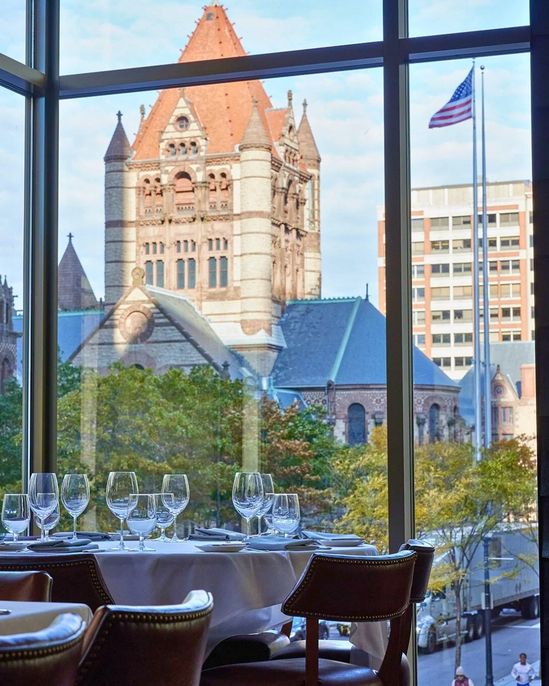 Hop on over to The Banks this Easter for Chef Edson&rsquo;s prix fixe brunch 🥕 Enjoy dishes like Lemon Pancakes, Crab Cake Benedict, and Carrot Cake from Chef Tab. Reserve now on our website.

📸 @briansamuelsphotography