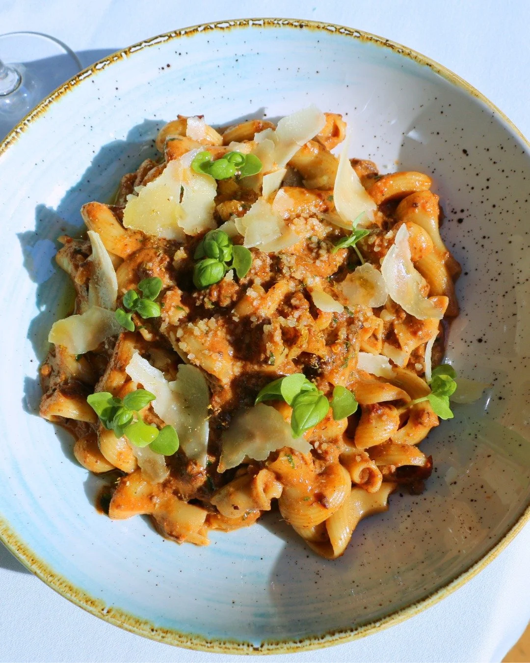 Marathon weekend is here! 🍻 Join us for pasta specials all weekend long (runners, this one&rsquo;s for you), plus all-day burger and flatbread specials on Monday. Beer fans can enjoy Sam Adams 26.2 Brew on tap all weekend long. Whether you&rsquo;re 