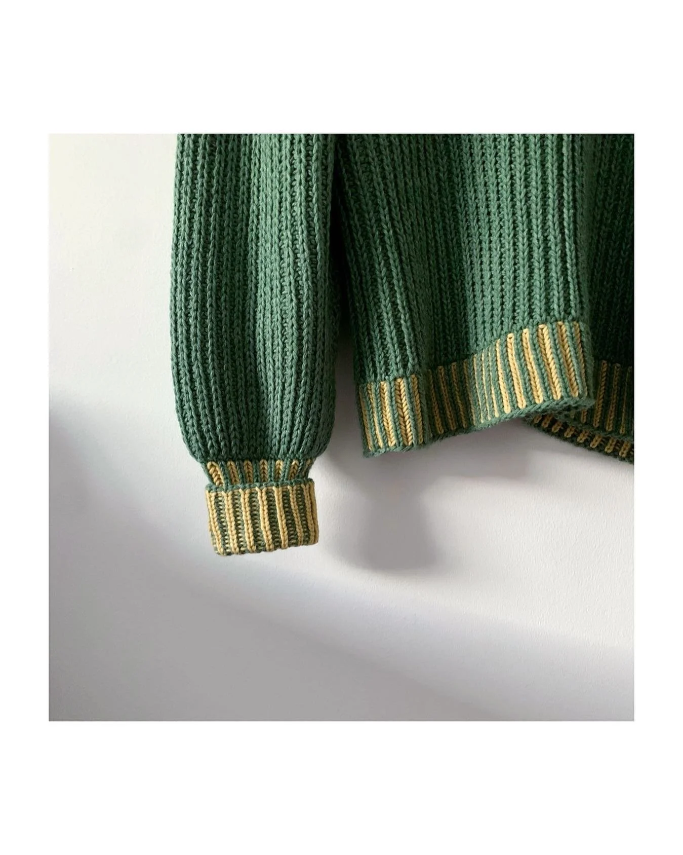 Hello sweater weather!

#sweaterweather #knittersofinstagram #briochestitch