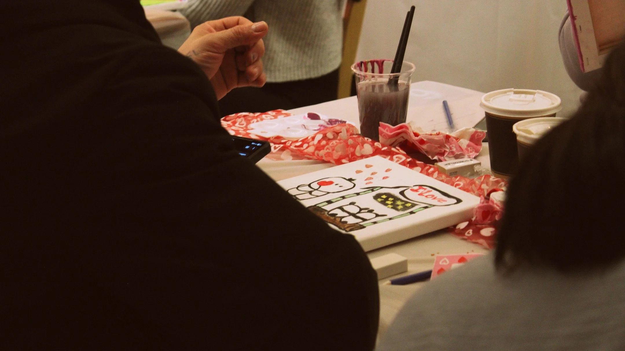 Pictures from our Creative / Painting Night at Casa Latina. We are happy to partner with local artists to create creative spaces for everyone &hearts;

Fotos de una de nuestras noches Creativas / De pintura en Casa Latina. Estamos felices de poder co