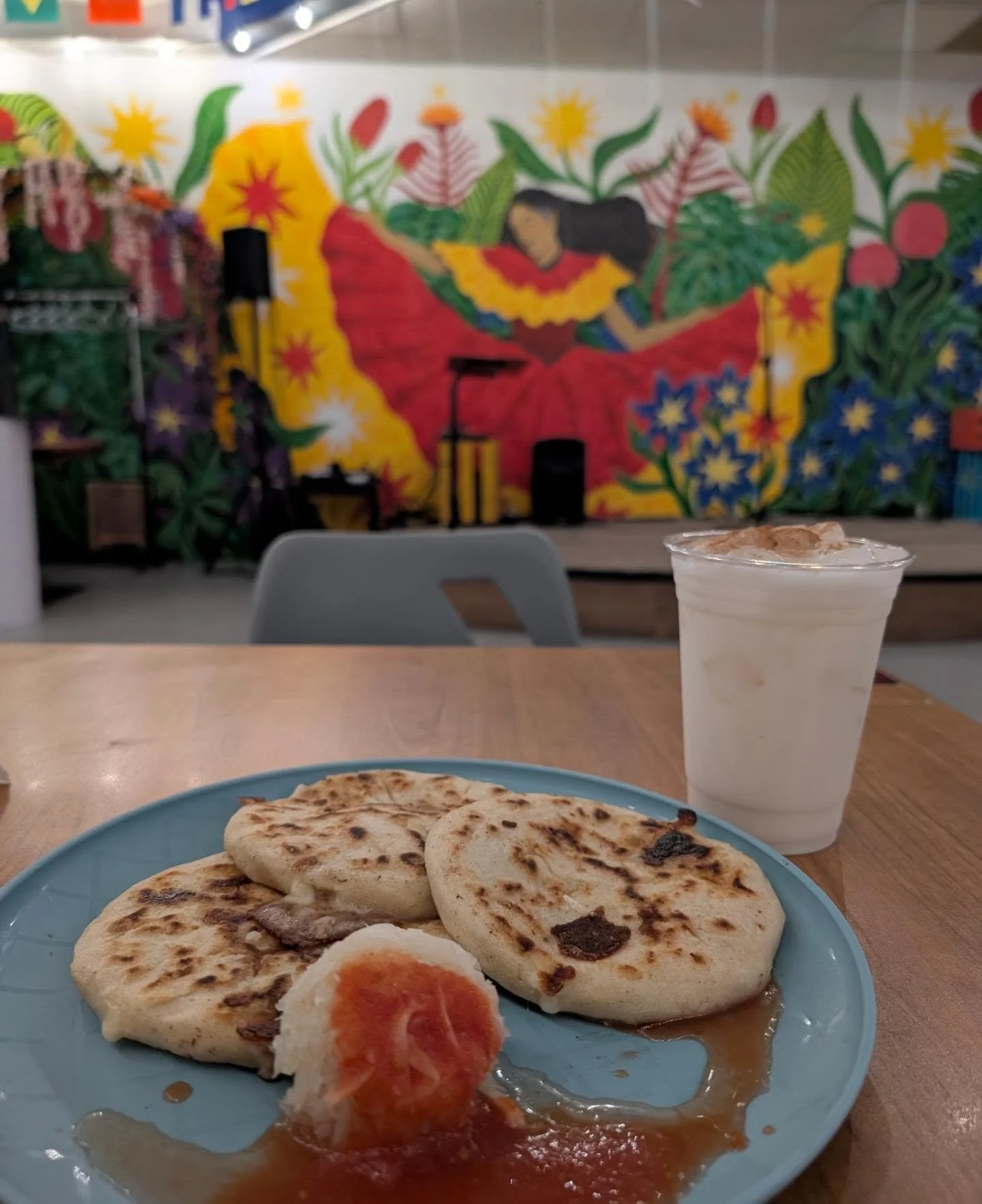 Pupusas para el alma. ❤️ Cual es tu orden ? La m&iacute;a : 3 R + Horchata!