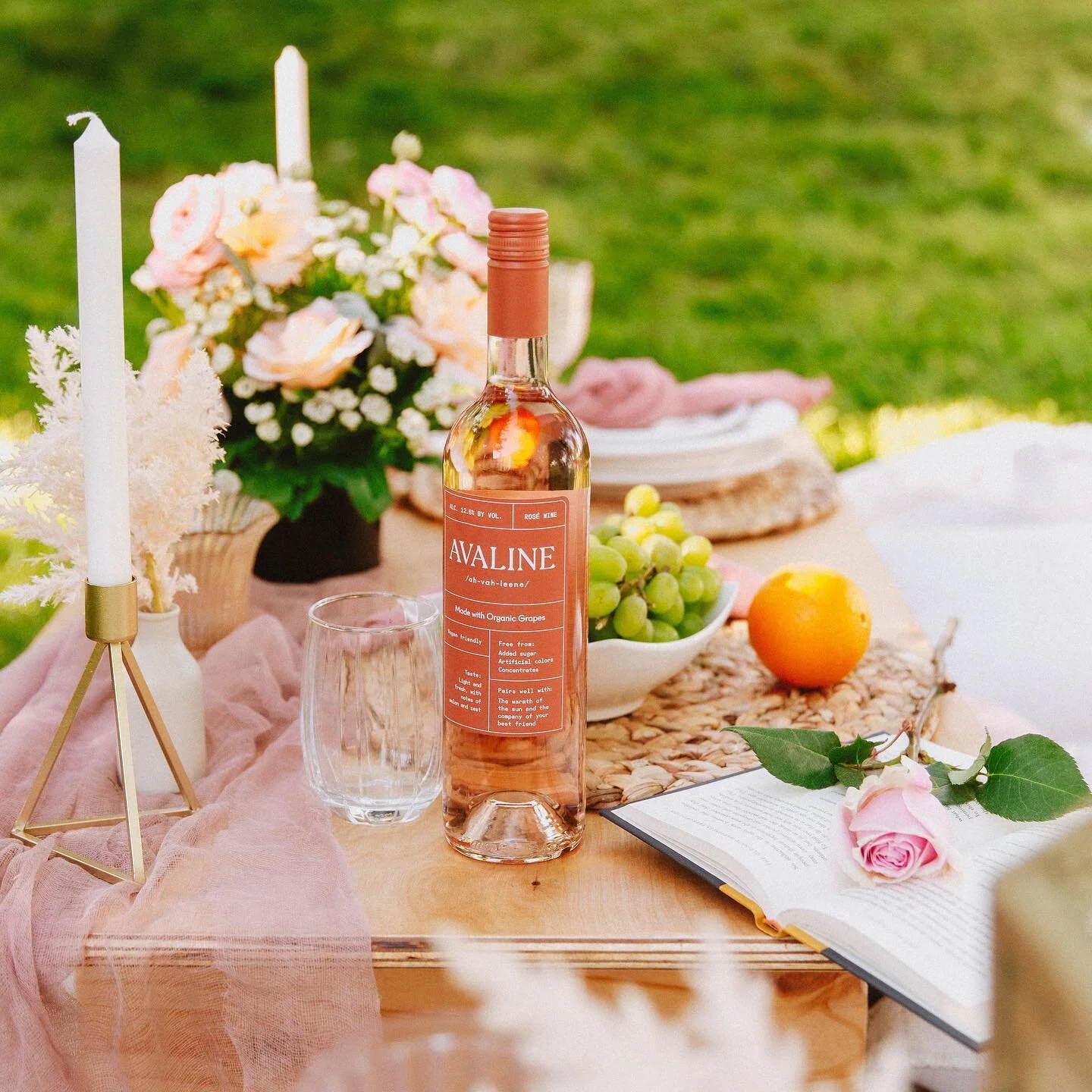 The secret to a life full of happiness? Love is the answer (&amp; a little wine doesn&rsquo;t hurt) Cheers to Monday 🍷