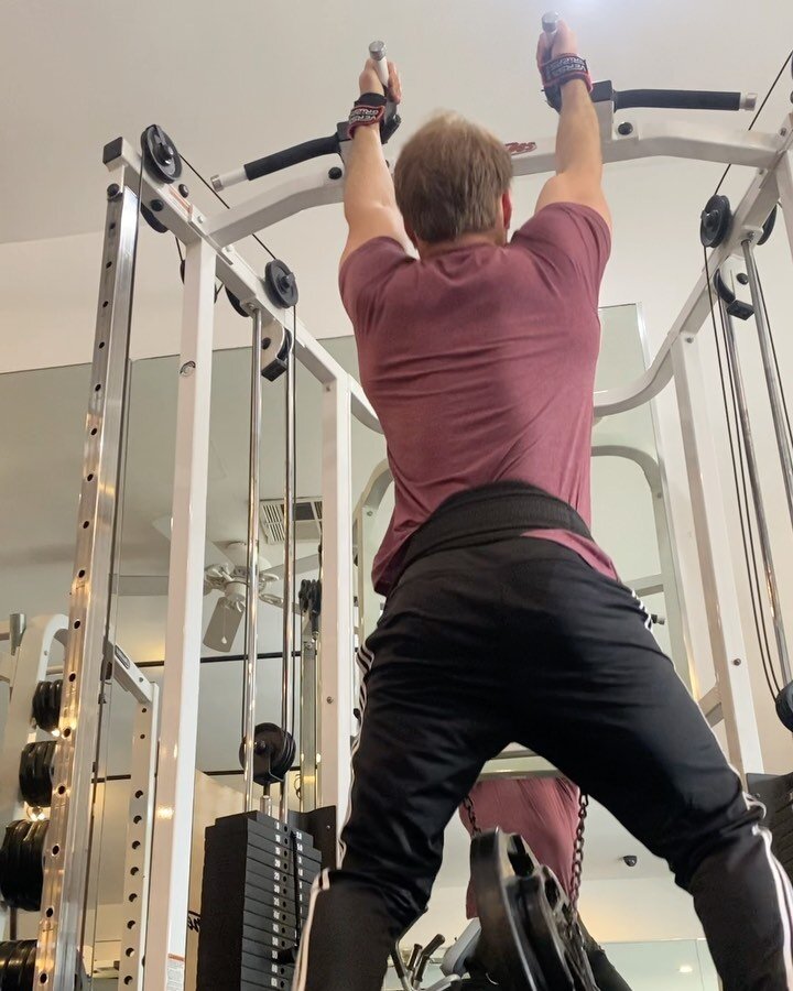 Today&rsquo;s training from day 1 week 4 of this mesocycle (training block):

Neutral grip weighted chin ups 5 sets 5-10 reps
Alternating dumbell curl 6 sets of 5-10 reps
One arm Underhand grip cable row 5 sets or 10-20 reps 
Cable curls 5 sets 20-30
