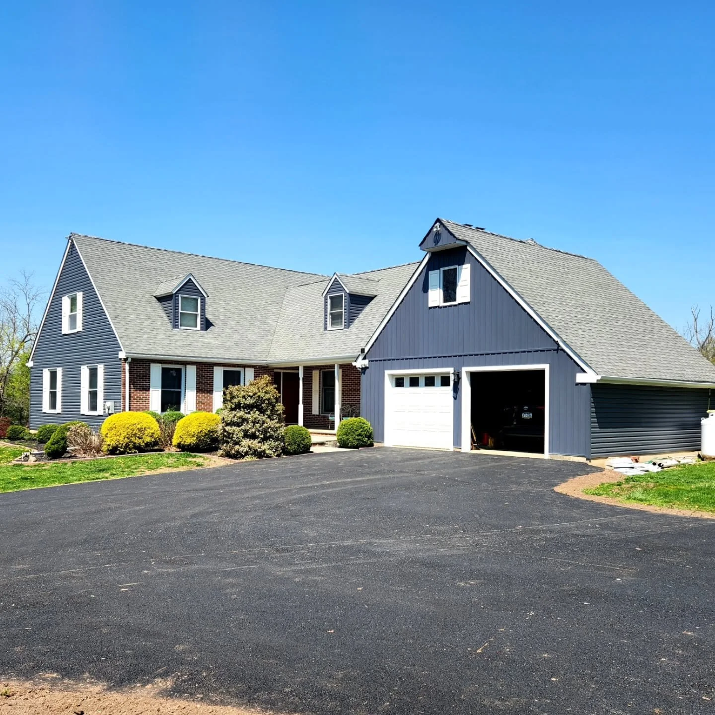 NEW✨️ Siding Job ✔️ #premiumpointe #Vinylsiding in color: SLATE 😍💙🩶🏠