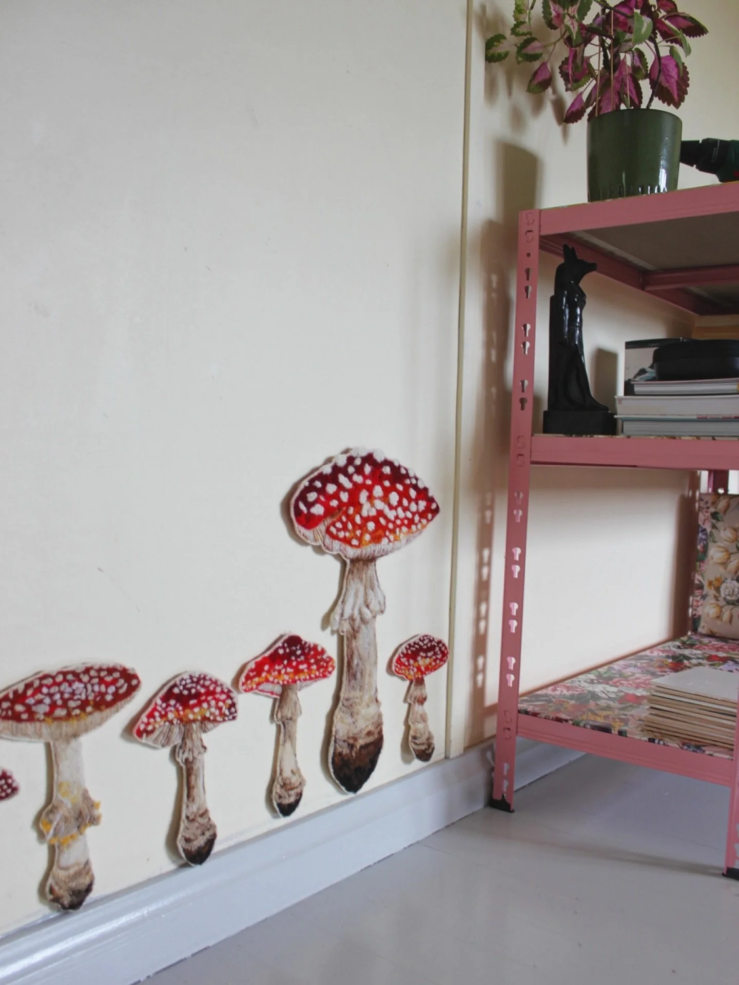 wool x textile 20/100

Some fun(gi) felted pieces will be available for purchase at our @onomagram shop in time for Christmas here in Fiskars❤️ Stay tuned!

I really like the idea of placing a fungi closer to the earth✨😘

#needlefelt #needlefelting 