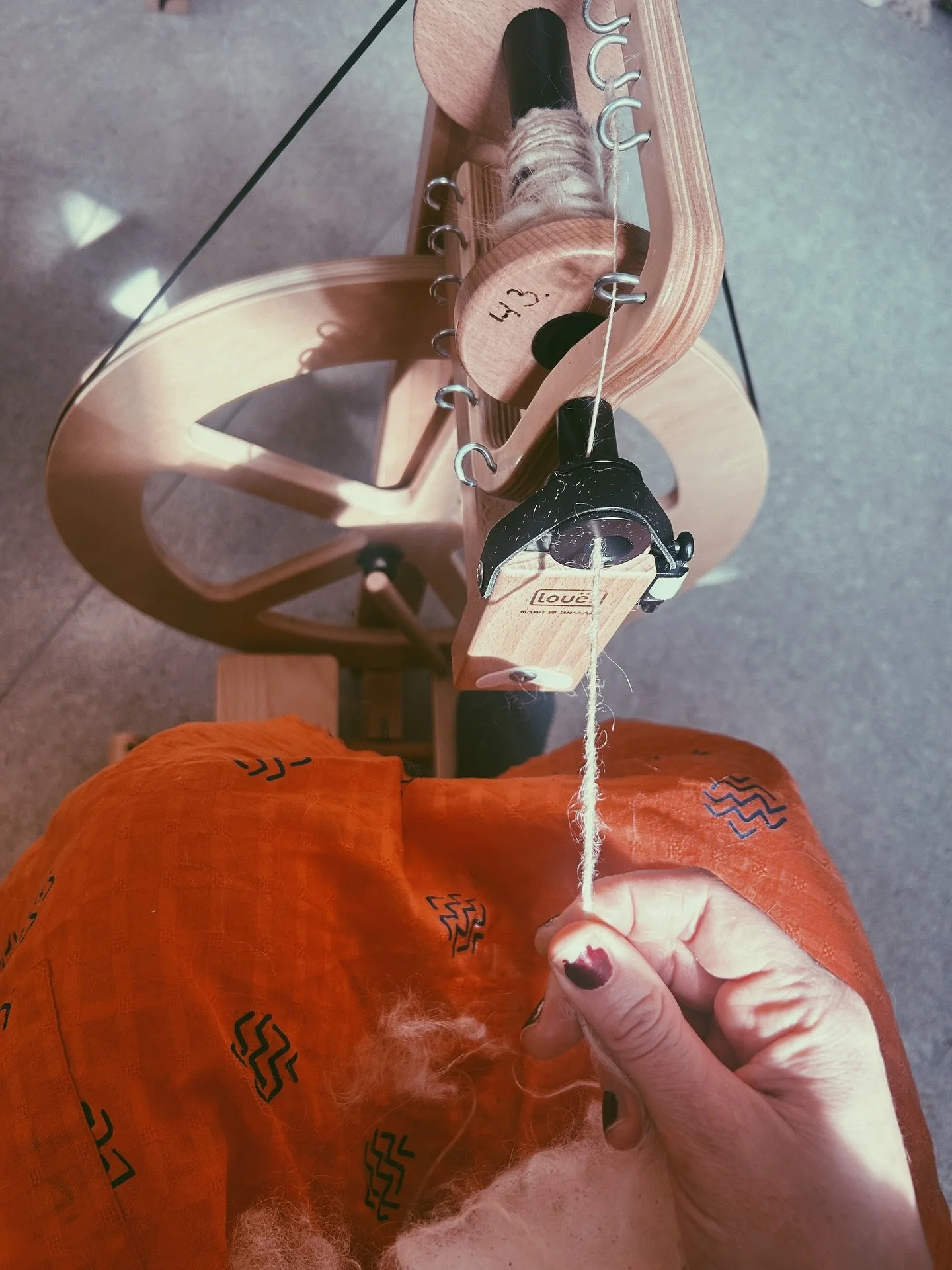 wool x textile 26/100

I learned how to spin yarn from raw wool during my stay in Iceland. Haven&rsquo;t done it since.. I made what they call &rdquo;art yarn&rdquo; - uneven and organic🥰 Swipe to see the results🐑🐏🐑

#rawwool #icelandicwool #yarn