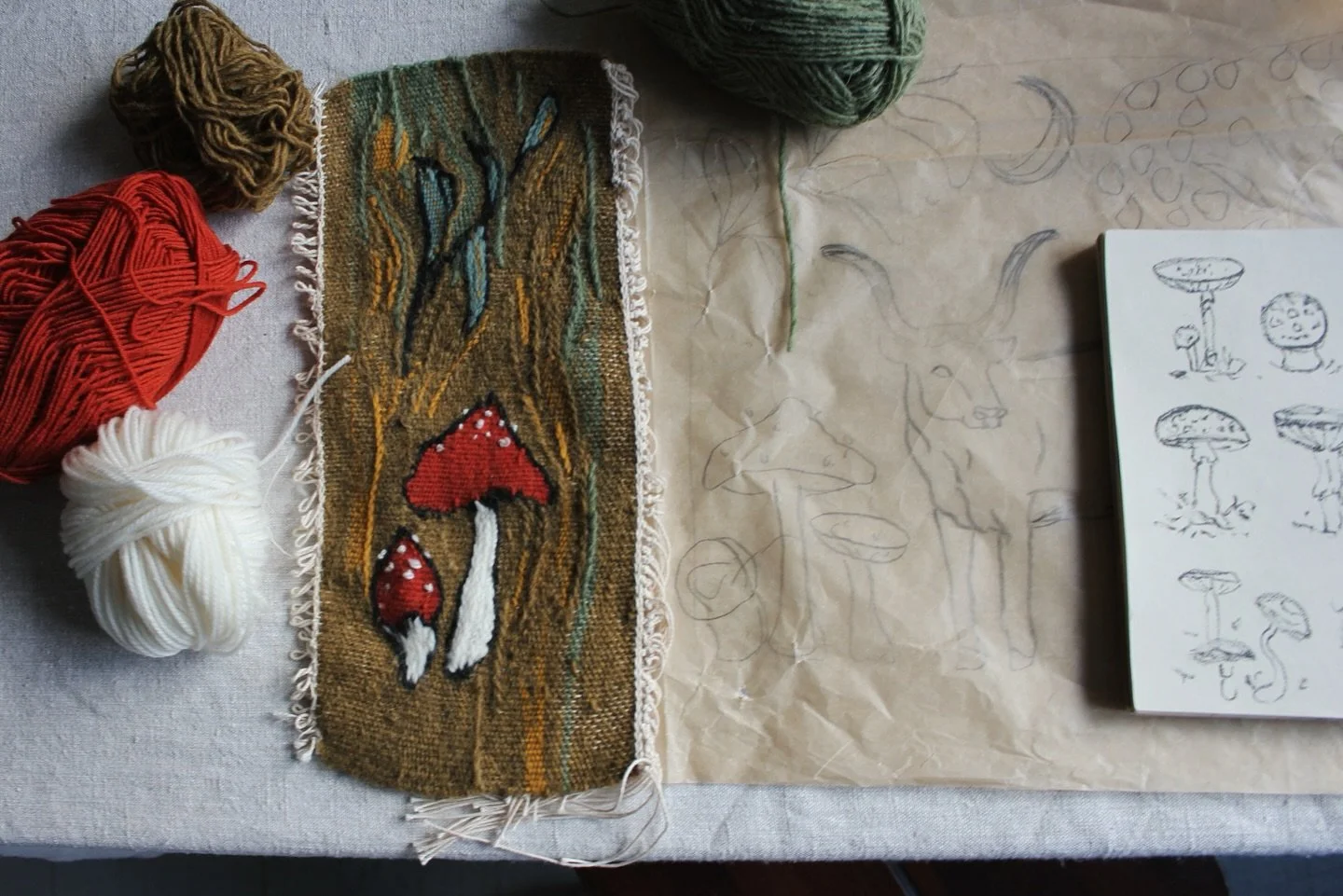 wool x textile 43/100

Frame weaving prototype from 2021. Cows and mushrooms 🍄🐮 Today I&rsquo;m thankful to live in a nation free of occupation and war💙

#frameweaving #weavinginframe #kehyskudonta