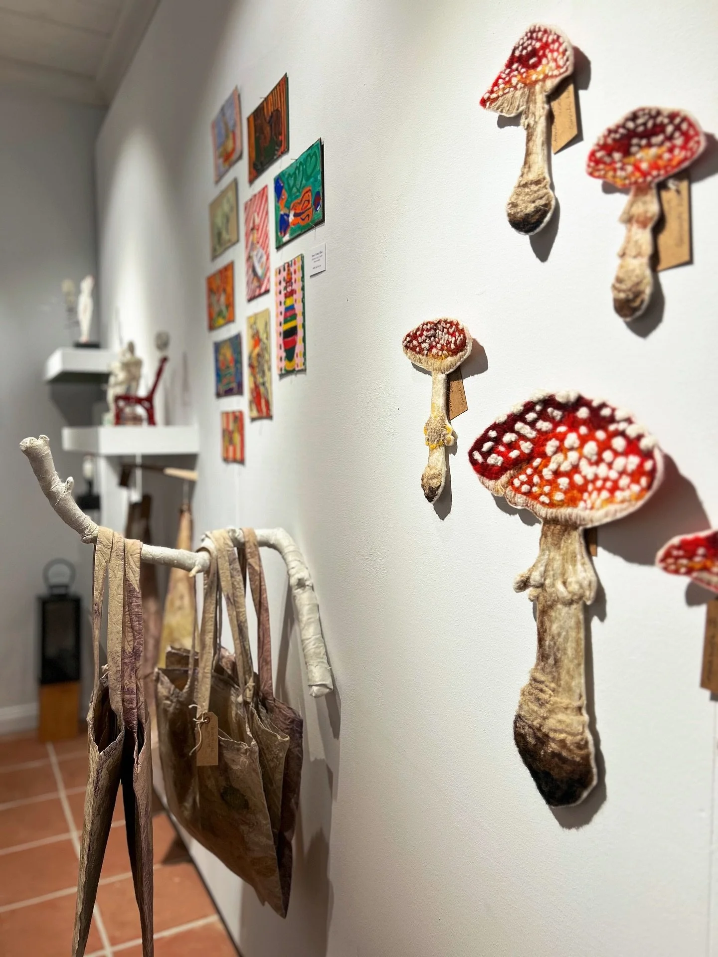 wool x textile 46/100

Some things available for purchase in Onoma until 22.12❤️ You can find some felted amanitas, botanical printed scarves and tote bags for Christmas🍄🎄❤️

#onoma #onomashop #jouluinenpopup #fiskarsvillage