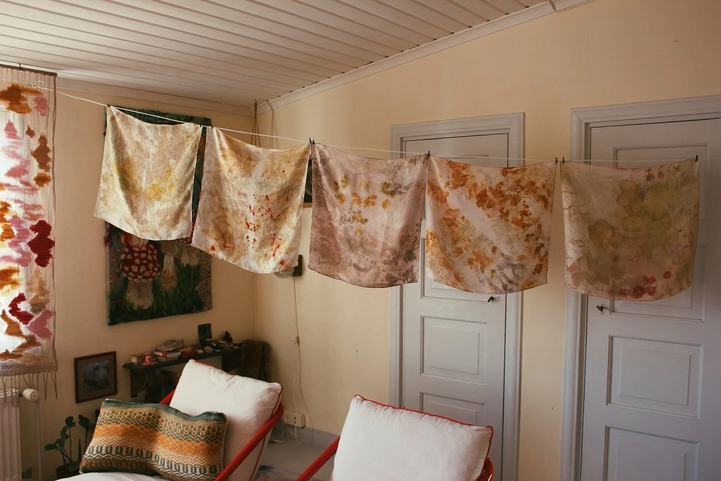 wool x textile 55/100

Botanical eco print on silk🍃🌿🌼 the natural pigments from plants and flowers🌸🌺🌞 Would you participate in a workshop, where you&rsquo;d get to dye your own scarf with plants? 
I&rsquo;m thinking about options for spring and