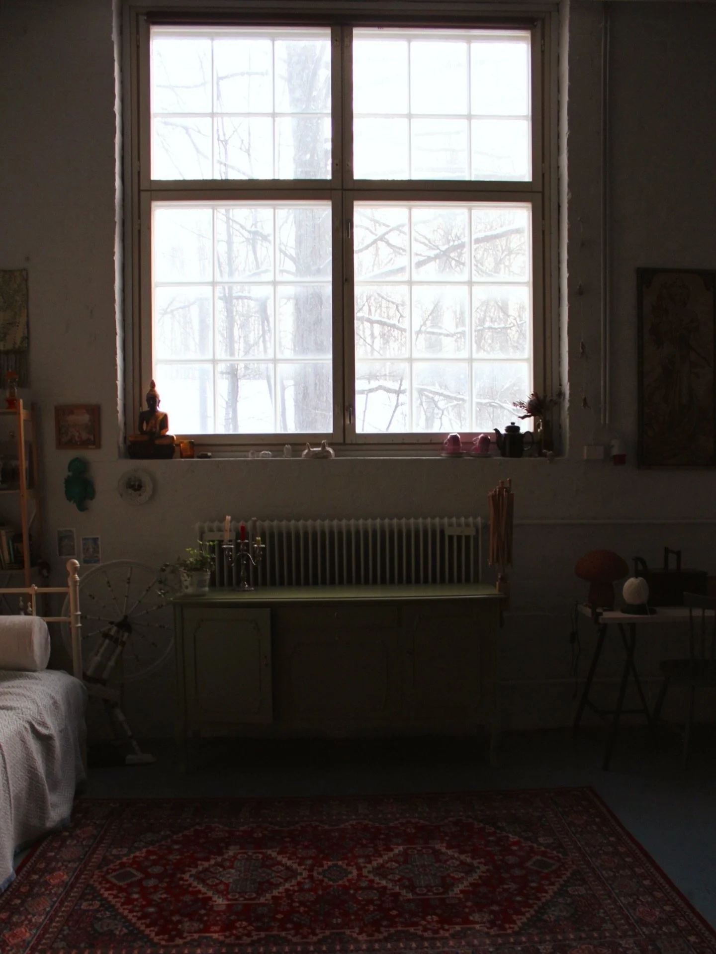 wool x textile 77/100

window view❄️❄️❄️ 
my grandmother Aili&rsquo;s woven blanket on the daybed, an old mat from my parents&rsquo; place, a 25 year old Buddha from Thailand.. just things that makes the place cozy❤️