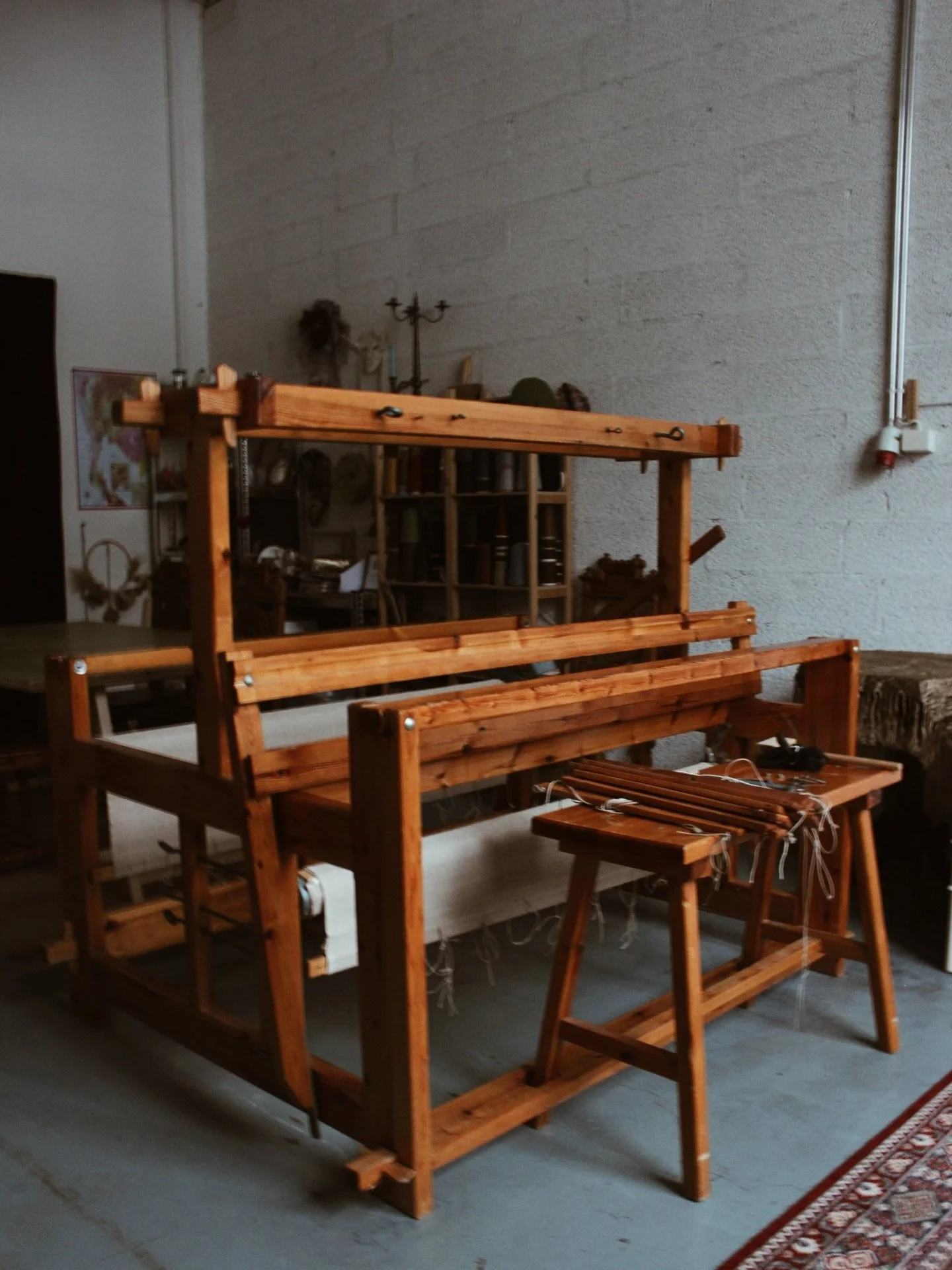 wool x textile 95/100

met a woman who didn&rsquo;t use her big loom anymore during a dye class in september. she generously gave the loom to me🤎
with this beauty I&rsquo;ll be able to weave blankets and tapestries with a width of 150 cm✨✨✨ 
Thankfu