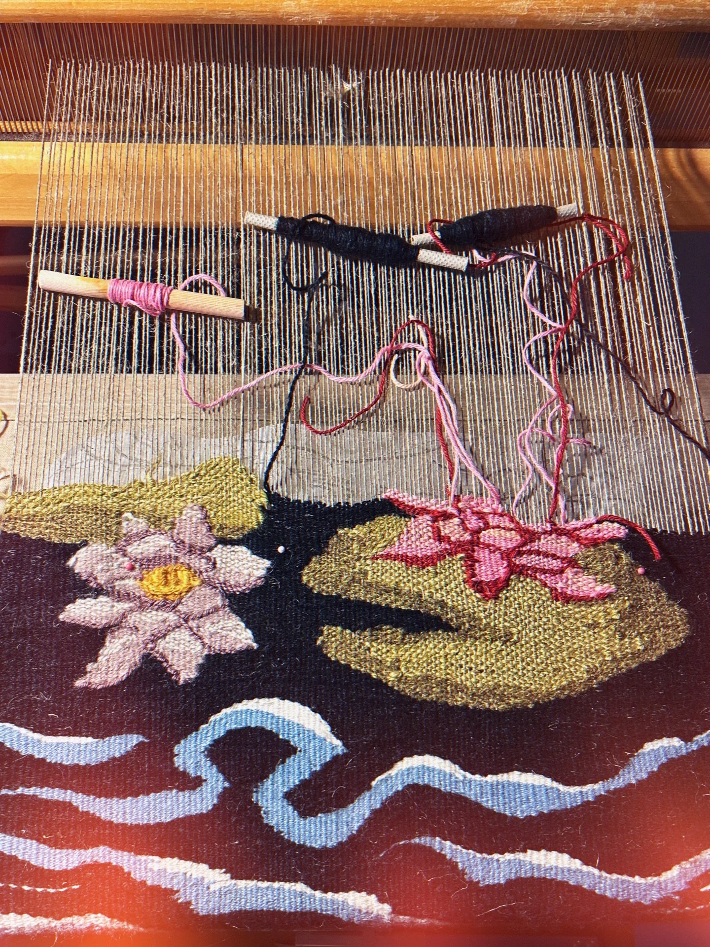 den h&auml;r v&auml;ven kommer tydligen bli den mest tidskr&auml;vande bilden f&ouml;r &aring;r 2026.. uppdaterar er n&auml;sta g&aring;ng om n&aring;gra m&aring;nader, f&ouml;rhoppningsvis f&aring;r jag ta ner den till sommaren😅

#bildv&auml;v #con