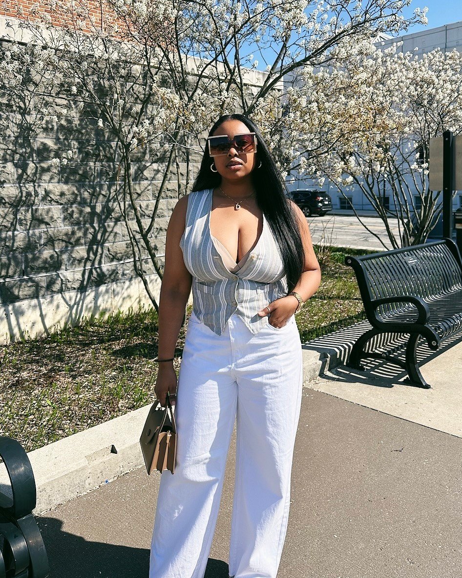 Simple but chic never fails. 🤍 Our girl, @glam0ur_chic styling your new favorite spring 'fit. Tap for outfit details below - shop her style in-store now! ✨ @discoveryclothing⁠
⁠
Stripe Linen Vest: #JH813B263 - $14.99⁠
High Rise Wide Leg Jean: #I1505
