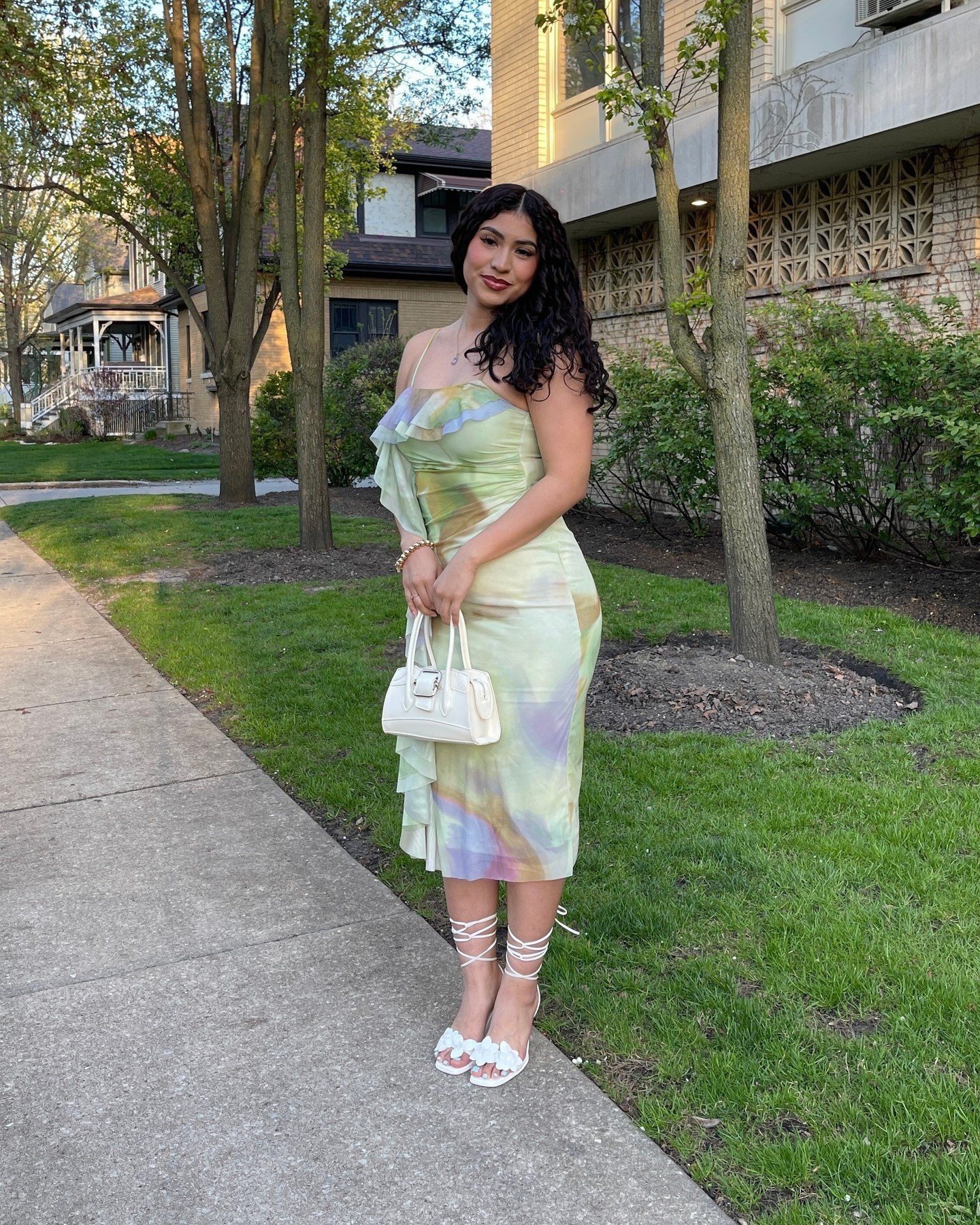 Save this post for spring dress inspo. 💐 Beauty, @jackyy.julii styling our current midi dress obsession. Tap for product details below - shop her style in-store now! ✨ @discoveryclothing⁠
⁠
Print Dress With Ruffle: #HF24C822 - $25.99