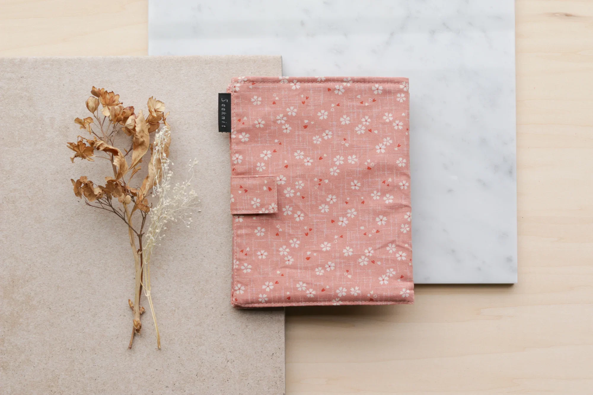 Seeknit_FabricCase_TypeA_B_CherryBlossom_Pink_Closed_b59bf1ff-1f27-474e-8403-a91216722af0.webp