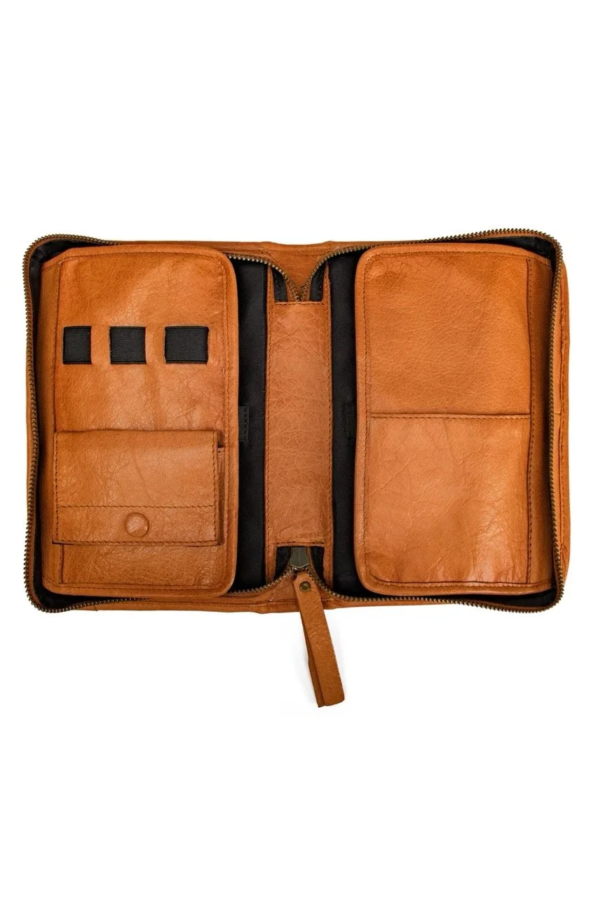 Effi_Case-Embroidery-QB-4388-Whisky-9_1800x1800 Large.jpeg