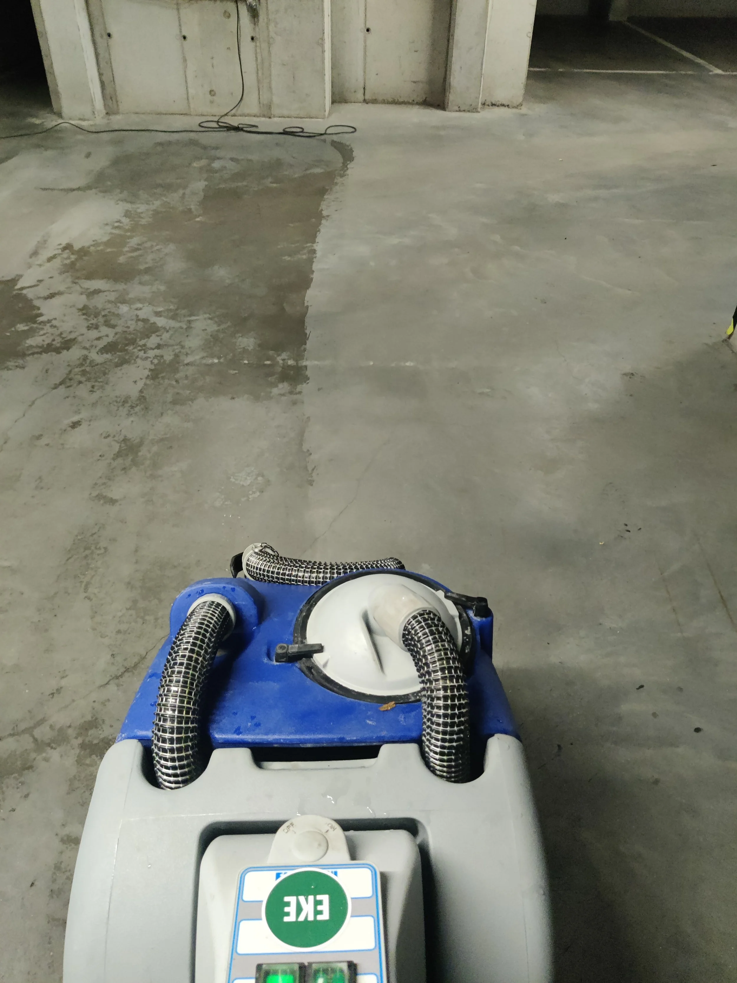 Machinale reiniging ondergrondse garage