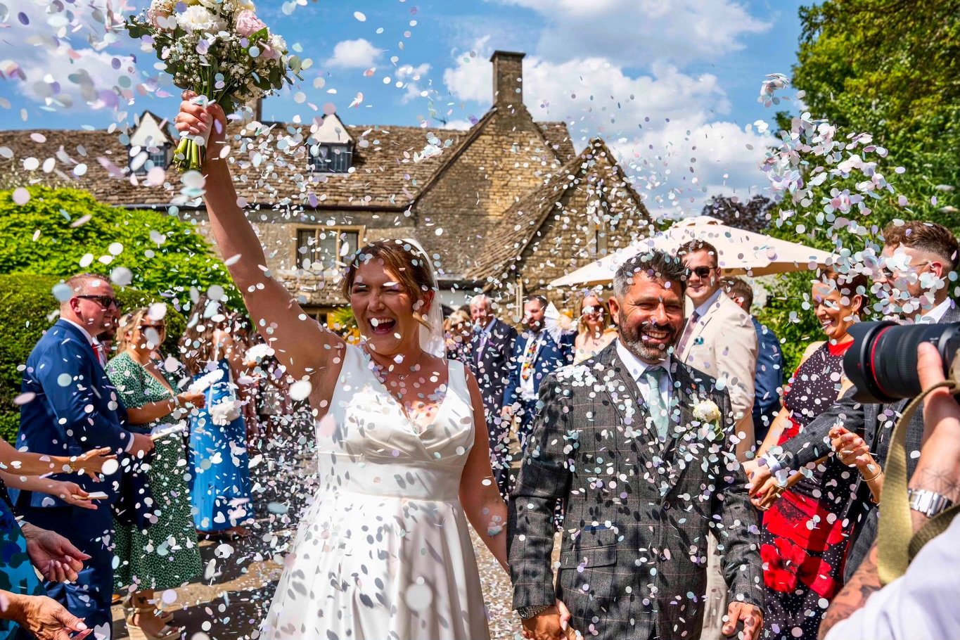 Fantastic pics back from Sam &amp; Ben.. just love to see the florals in action 🦋🌸🥰

#weddingflorist #gloucestershire #bridalbouquet