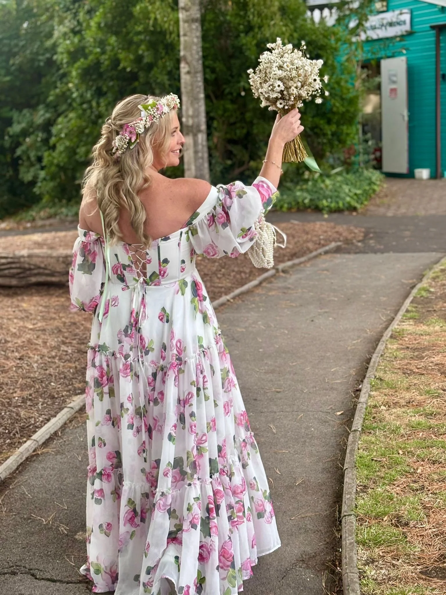 Beautiful pics back.. How gorgeous 💓🥂

#bouquet #weddingflorist #gloucesterflorist