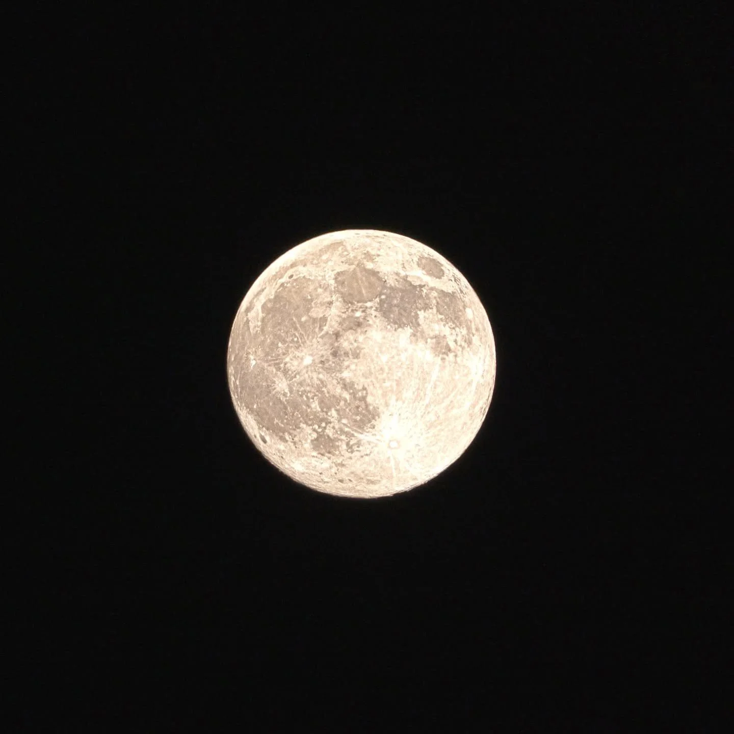 First full moon picture? Actually, one day before the full super moon 😂 While the supermoom was last night, it was hella cloudy and could not be seen so I'm glad I made the attempt to capture it the night before.

I've done a good bit of astro, and 
