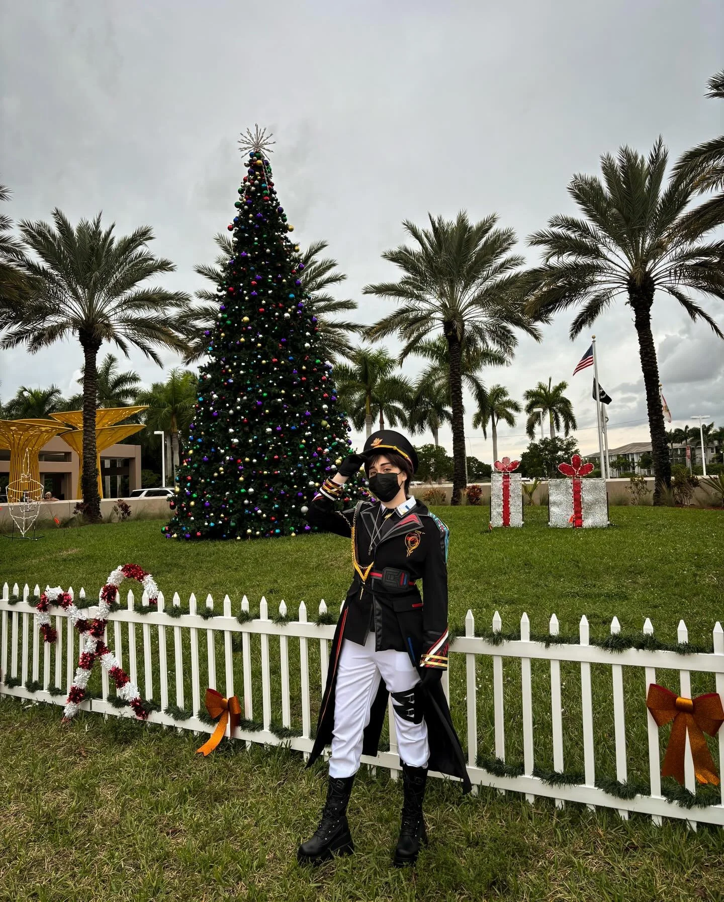 Merry Christmas and Happy Holidays from Colonel Caleb ❤️🍎 had a fun time seeing friends and meeting new ones @otakufestfl holiday special 🎄
