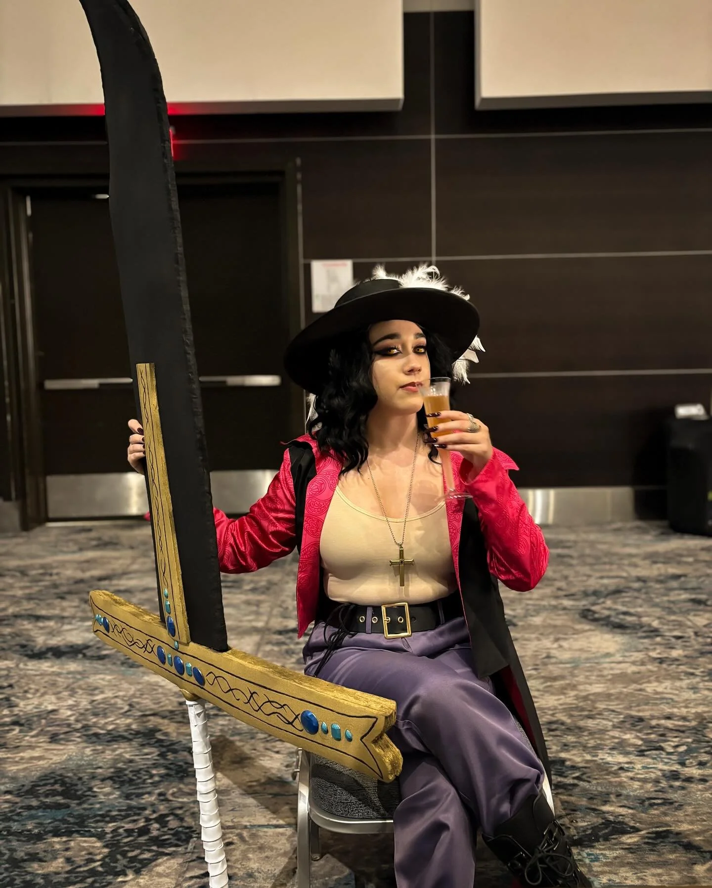 I was so happy I was able to pull Mihawk together and debut him at @floridasupercon ❤️ 

I started One Piece almost a year ago now, and I actually bought a Mihawk figure before starting the show, anticipating I&rsquo;d love him&hellip; and I was righ
