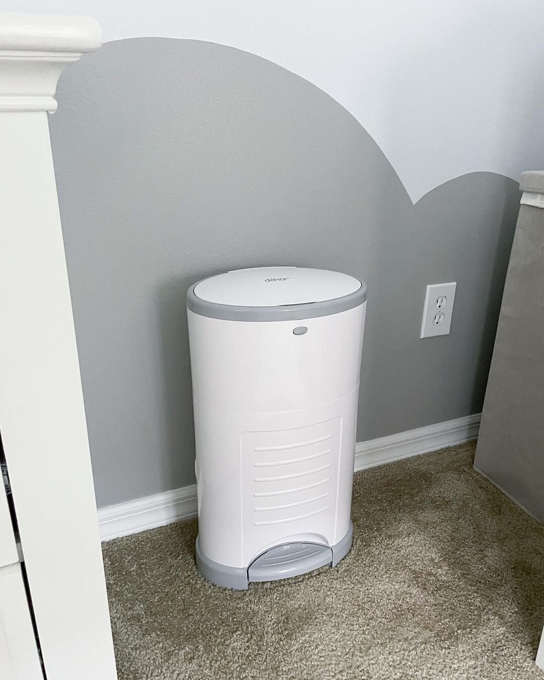 &quot;Let&rsquo;s talk about one of the most handy, easy to use, and aesthetically pleasing products we have used in our nursery so far&hellip;Our D&eacute;kor Hands-Free Diaper Pail!&quot;

{📸 @madebymagicsteph}

.
.
.
#dekor #diaperdekor #diaperpa