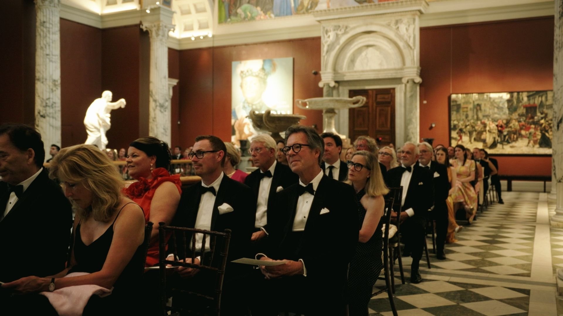 Unika och cineamtisk vigselplats på nationalmuseum i Stockholm filmat av videograf för bröllop