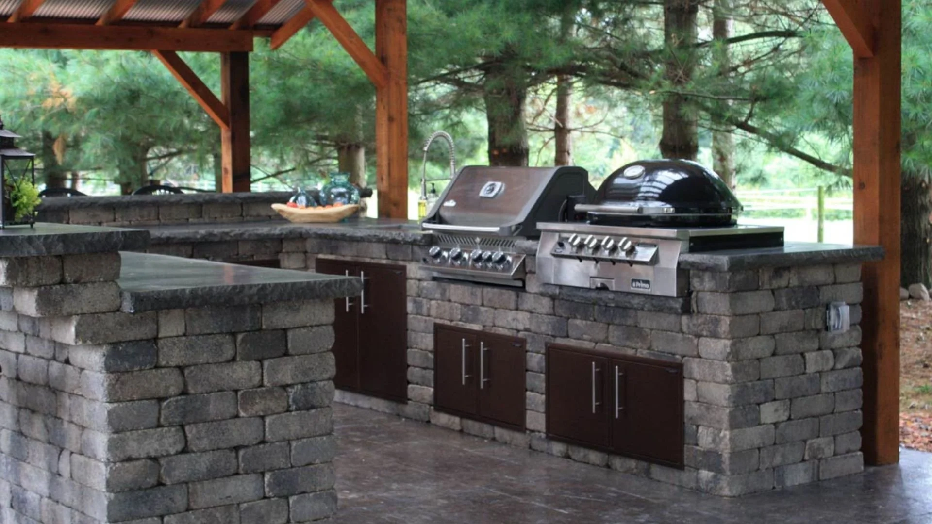 outdoor kitchen with gray brick surround