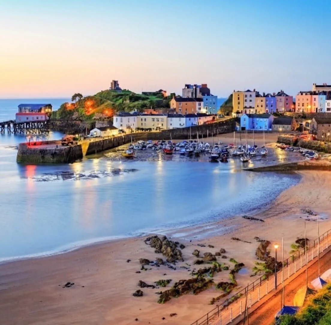 Imagine having the charm and authenticity of a villa or country home with the amenities of a luxury hotel.  @harradandbloom delivers hotel-style experiences from the comfort of beautiful exclusive use properties in the UK (and beyond). They offer a v