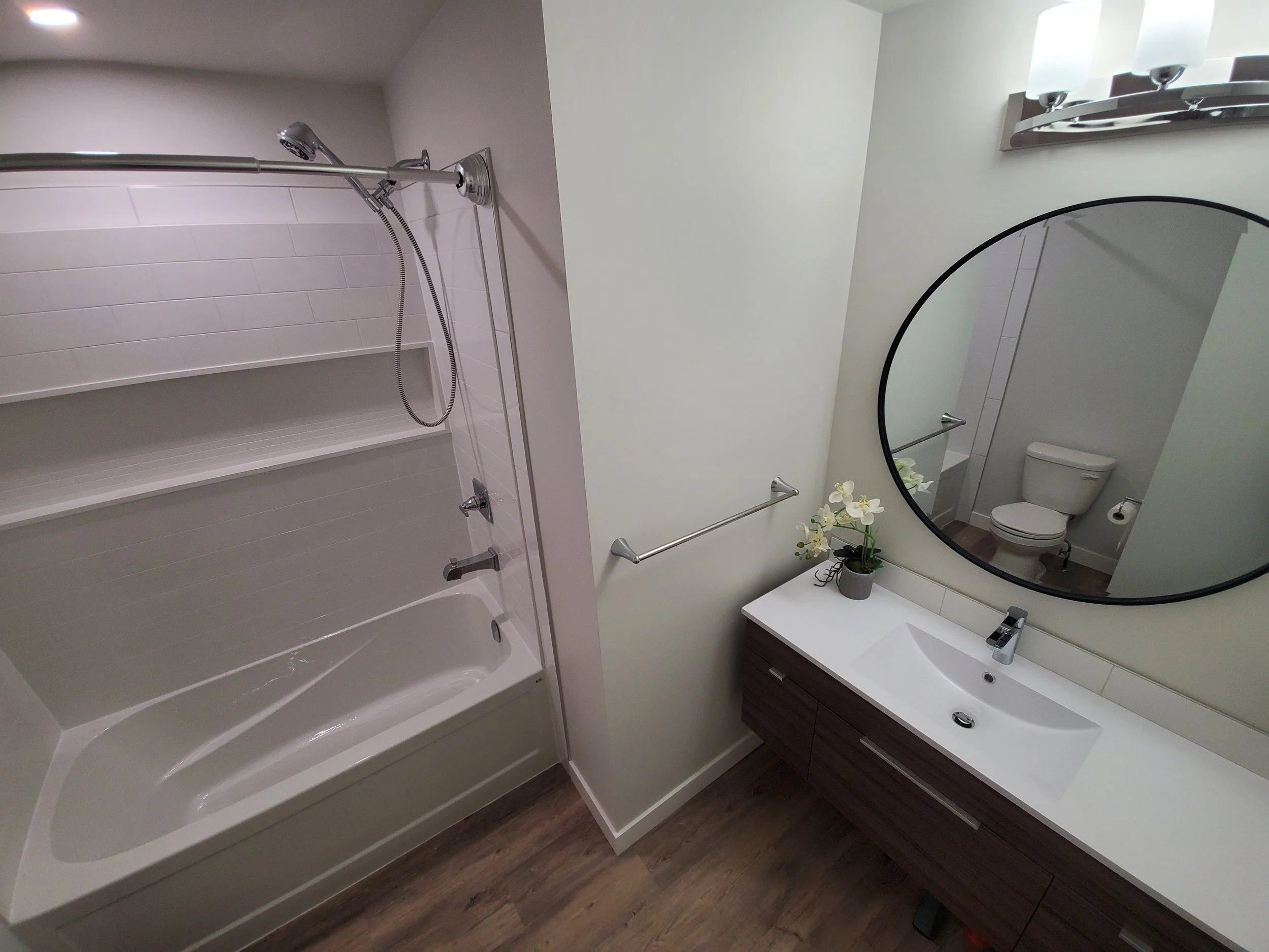 "Rink II" Spec Bathroom + flooring