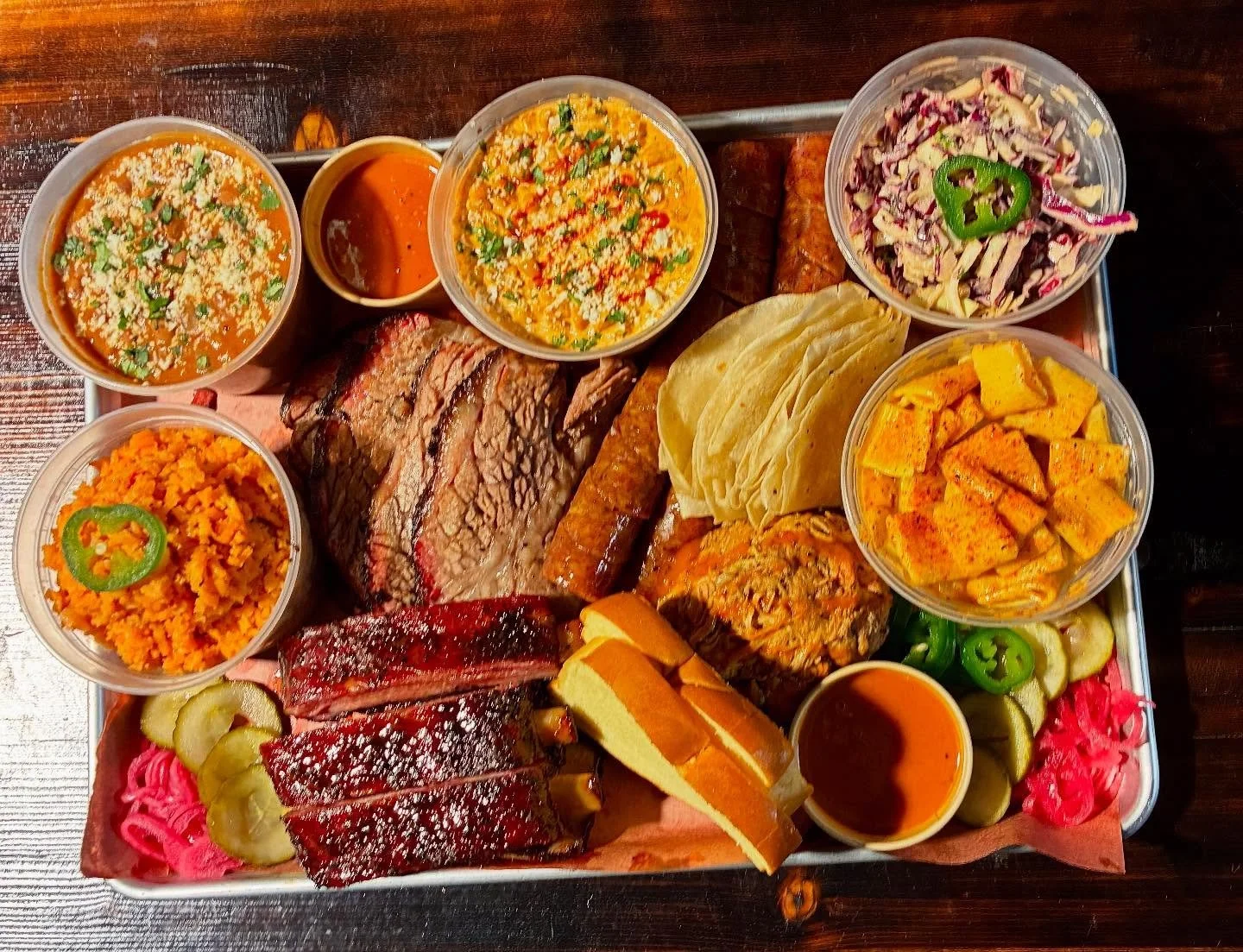 It&rsquo;s dinner time, @cityofjacksborotexas 🍽️🔥
We&rsquo;re still getting the hang of this new schedule&hellip; and somehow ended up with wayyy too much sausage in the warmer tonight 😅

So let&rsquo;s make it fun &mdash; get a FREE link with any