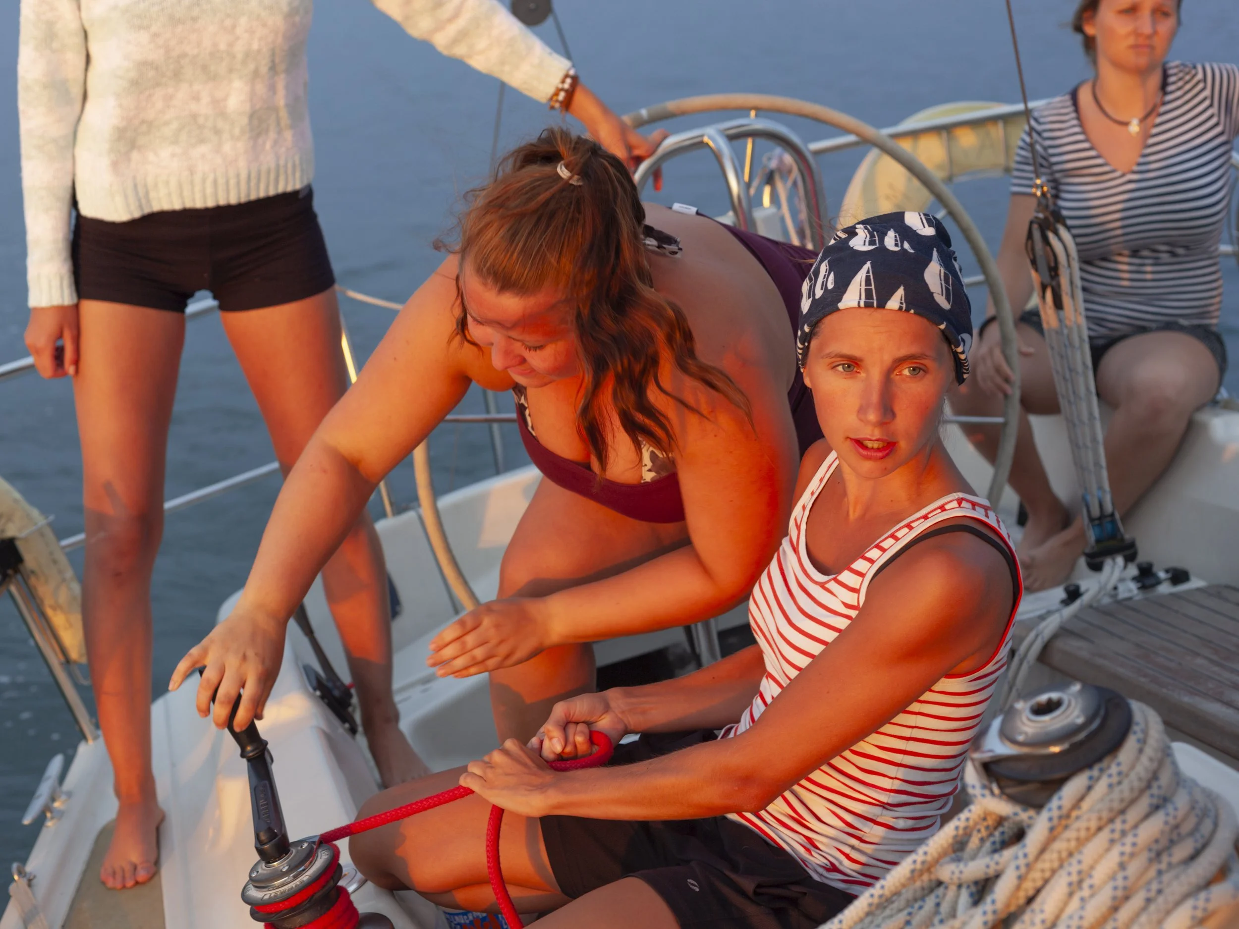 iltavalossa_(janina_rosa_sanna_tuulia)_2014_savolainen.jpg