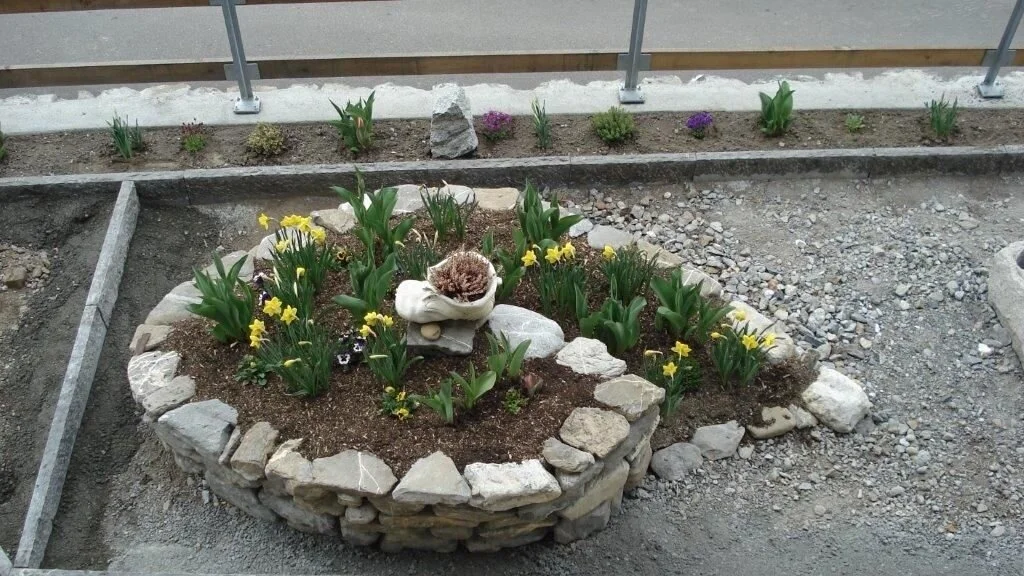 Umgebungs- arbeiten und Bauarbeiten