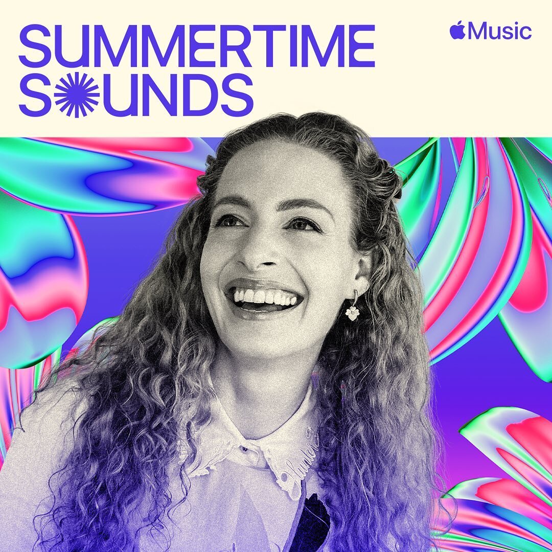 Just some picnic beats and treats for your summer ☀️ Thanks @applemusic for having me 🙏🏼 #picnicparty !! Link in my stories 🧡🌸🧡