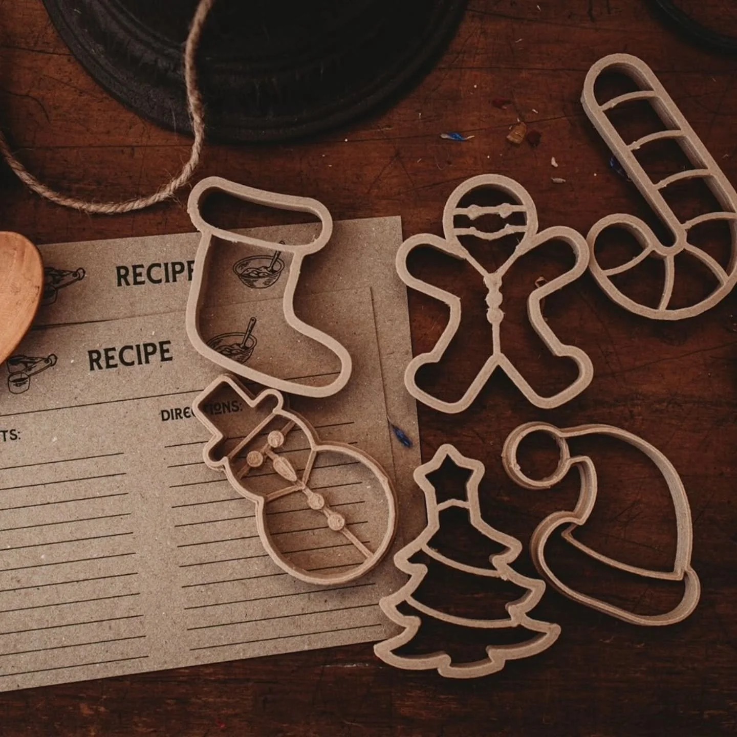 Festive fun begins now ✨🎄 Kinfolk Pantry Mini Christmas Eco Cutter Set is perfect for sparkly playdough, crafty keepsakes, and cosy holiday creativity. Six eco-friendly cutters, endless Christmas magic. 

Available now at rainbowplaysets.co.uk 

#Ch