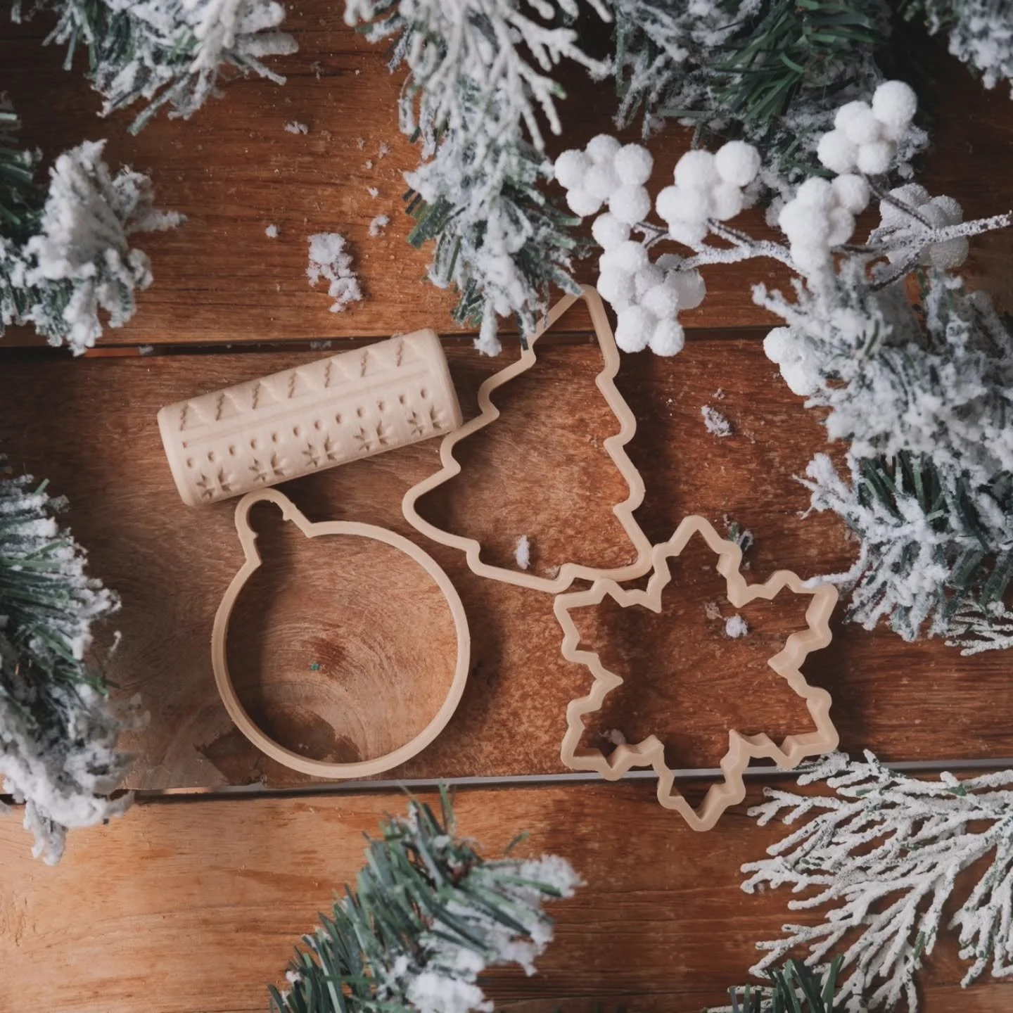 Craft some Christmas magic! ✨
Kinfolk Pantry Eco Cutters &amp; Roller Set are perfect for making handmade ornaments for the tree or creating festive fun with playdough. Eco-friendly, creative, and kid-approved! 🎄

#rainbowplaysets #ecoplay #christma
