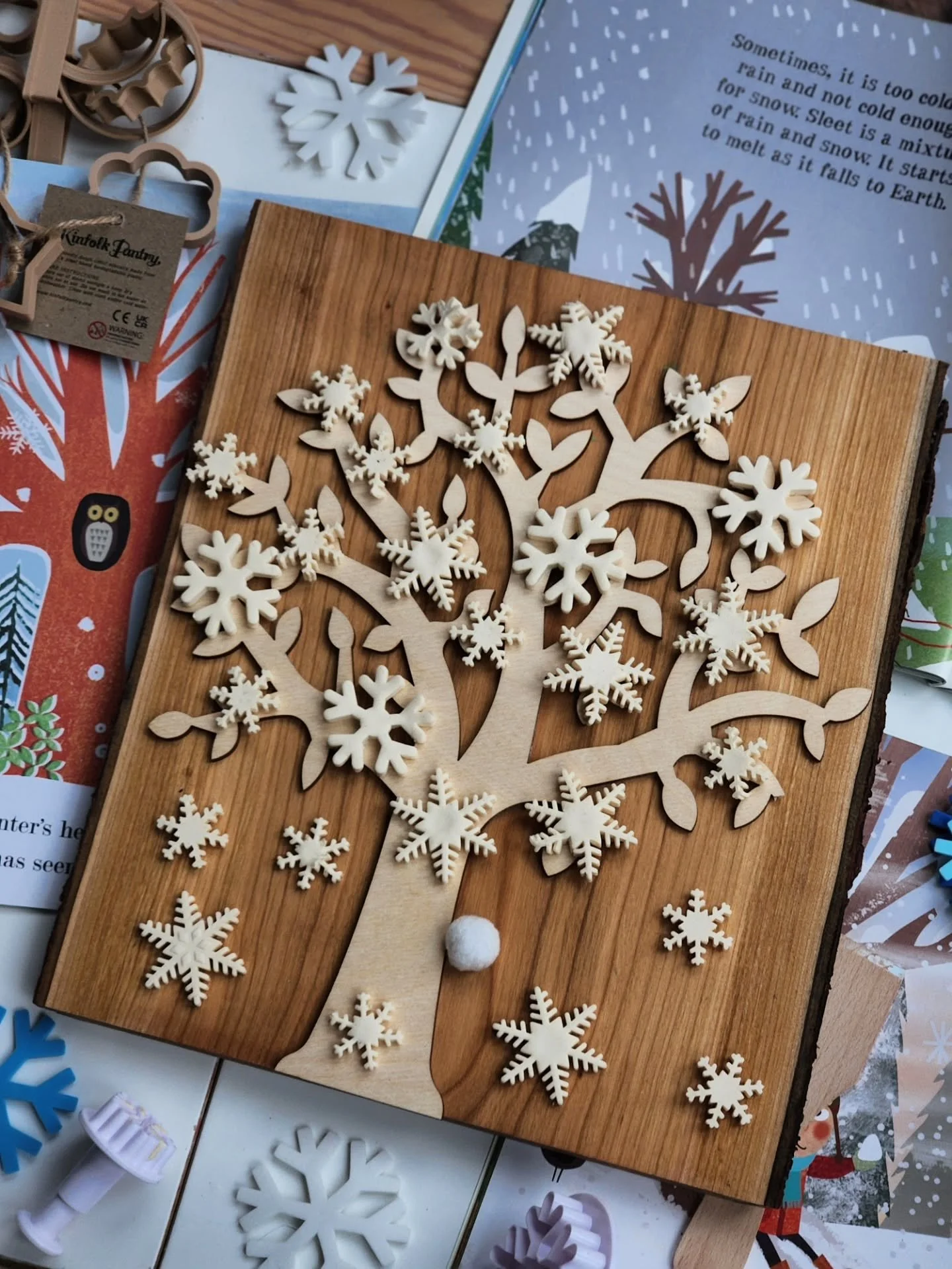 Our wooden tree changes with seasons ❄️ 

Our wooden seasonal tree grows and changes with your child's imagination: add playdough snowflakes in winter ❄️, blossoms in spring 🌸, changing leaves in autumn 🍁 or green leaves in summer 🌿 

Perfect for 