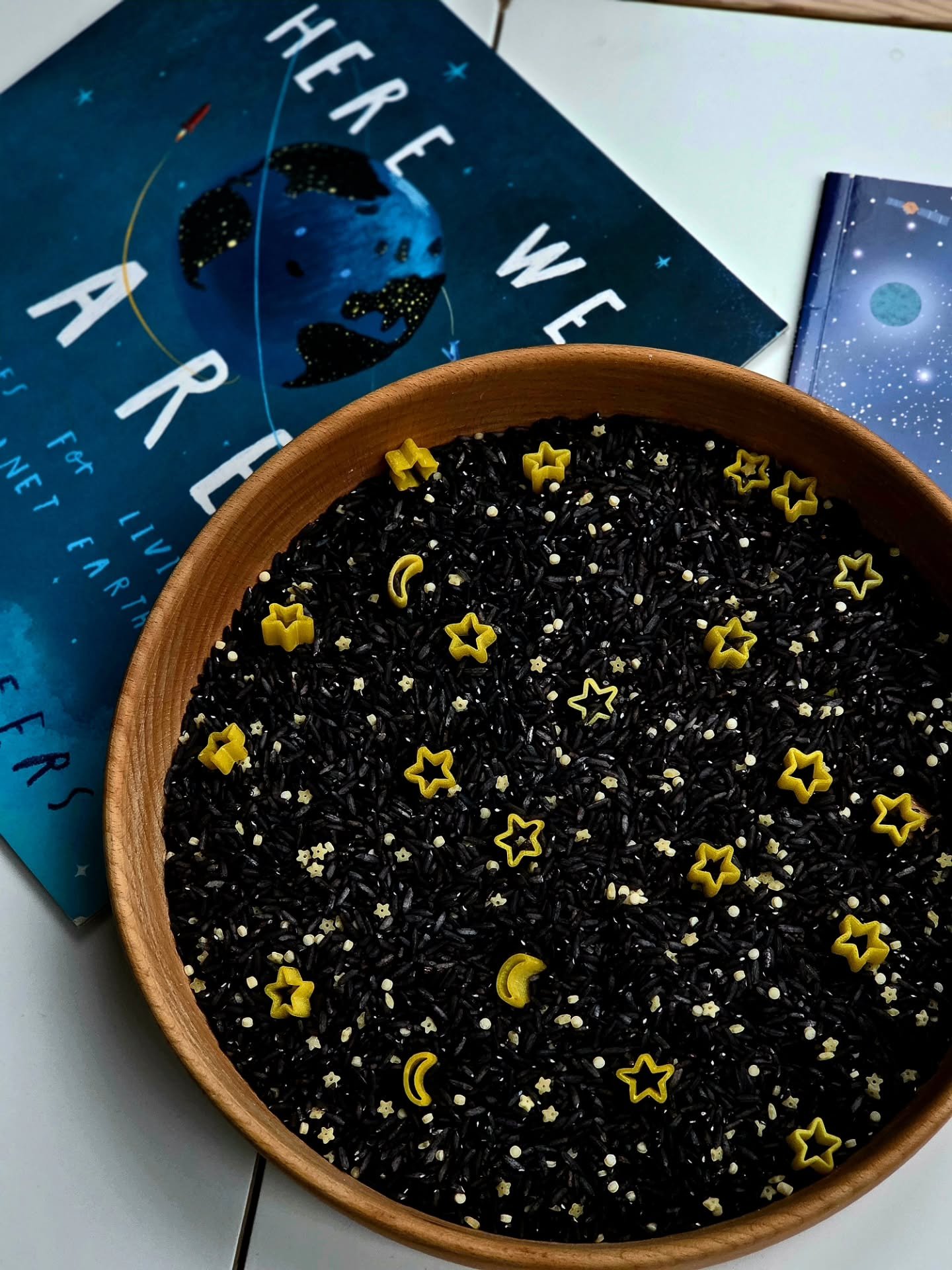 ✨ Starry Night sensory base ✨
our newest base has landed 🌌

Space, the Solar System, galaxies, constellations, stars, bookish play... and more. What other play inspo would you use this mix? Let us know in the comment 👇

👀 New bases are coming. Wat