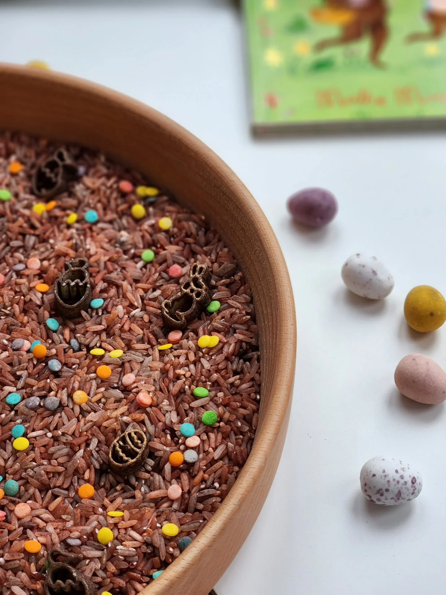 🍫✨ Chocolate Easter Sensory Base ✨🍫

Bring the sweetest Easter vibes to your play trays!

Our Chocolate Easter Sensory Base is:
🤍 Scented with delicious white chocolate
✨ Beautifully shimmering
🐣 Perfect for Easter-themed sensory play
🌸 Limited 