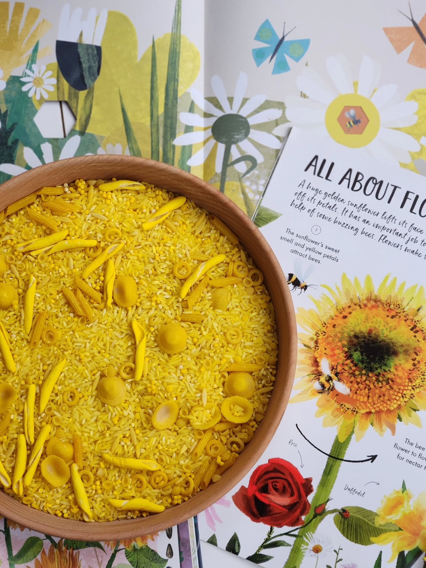HELLO YELLOW 💛
Sunshine in a sensory tray ☀️

This sensory base brings a calming play experience, encouraging creativity, focus, and fine motor development.
Create patterns, design flowers, and let little imaginations bloom - scroll to see 🤩

Inspi