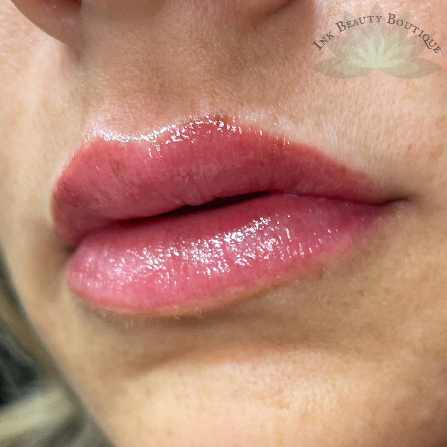 Freshly blushed lips plumped with color 💕 lip blush tattoo can enhance and redefine your lips. swipe to see before! 

You can book with me by clicking book now in my bio 🗓 I&rsquo;m here for you, DM or email me if you have any questions 😘

#portla